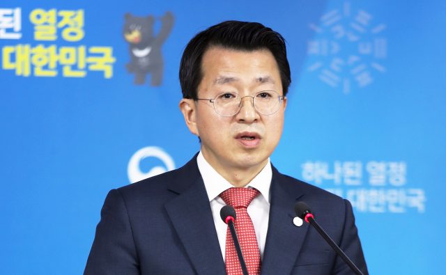 South Korean Unification Ministry spokesman Baik Tae-hyun speaks to the media during a briefing at the government complex in Seoul (Kim Seung-doo/Yonhap via AP)