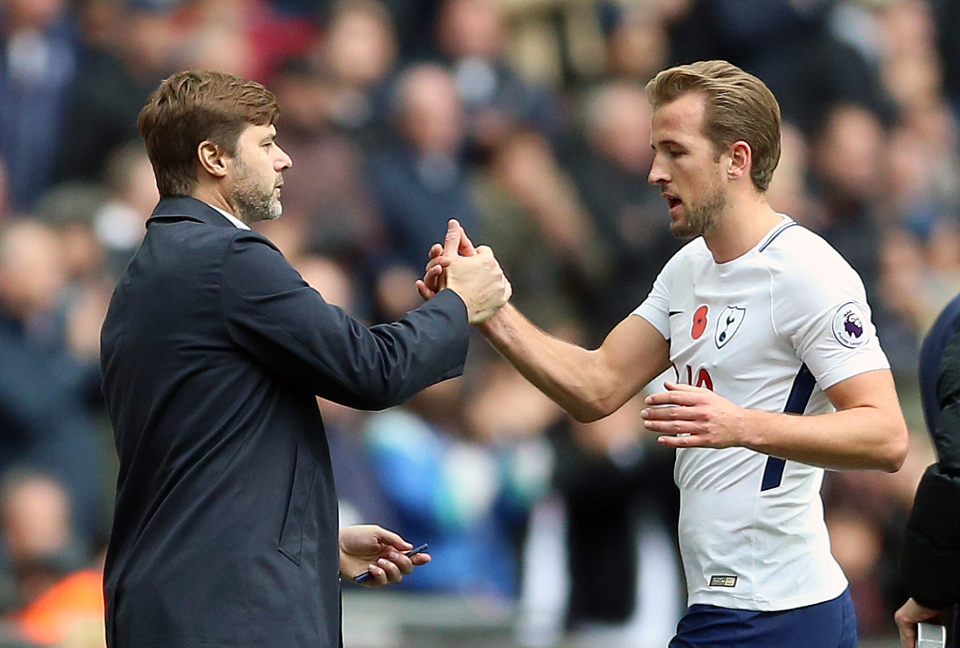 Harry Kane happy to remain at Tottenham if club start winning trophies