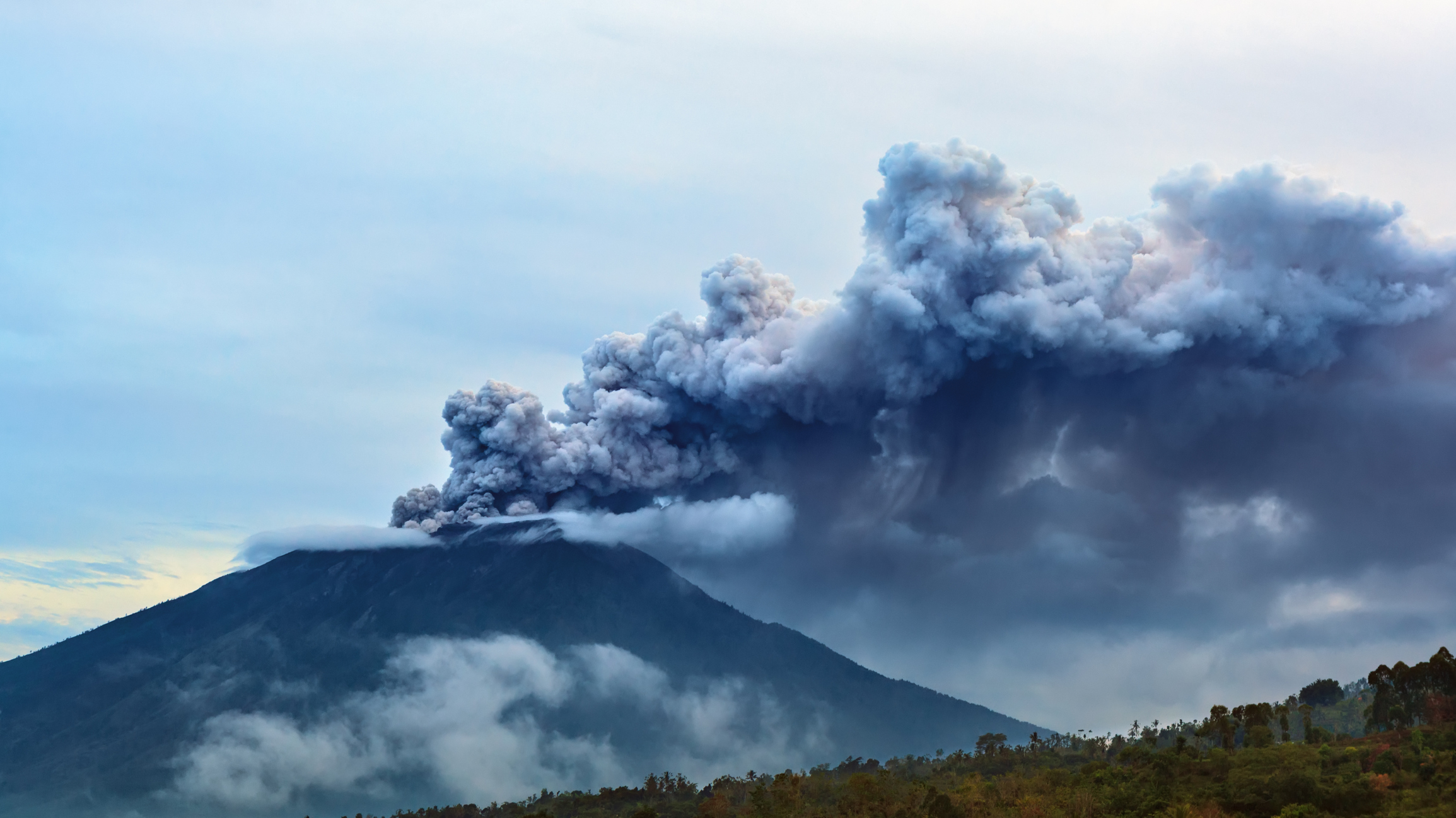 Mount Agung erupting plume (Thinkstock/PA)