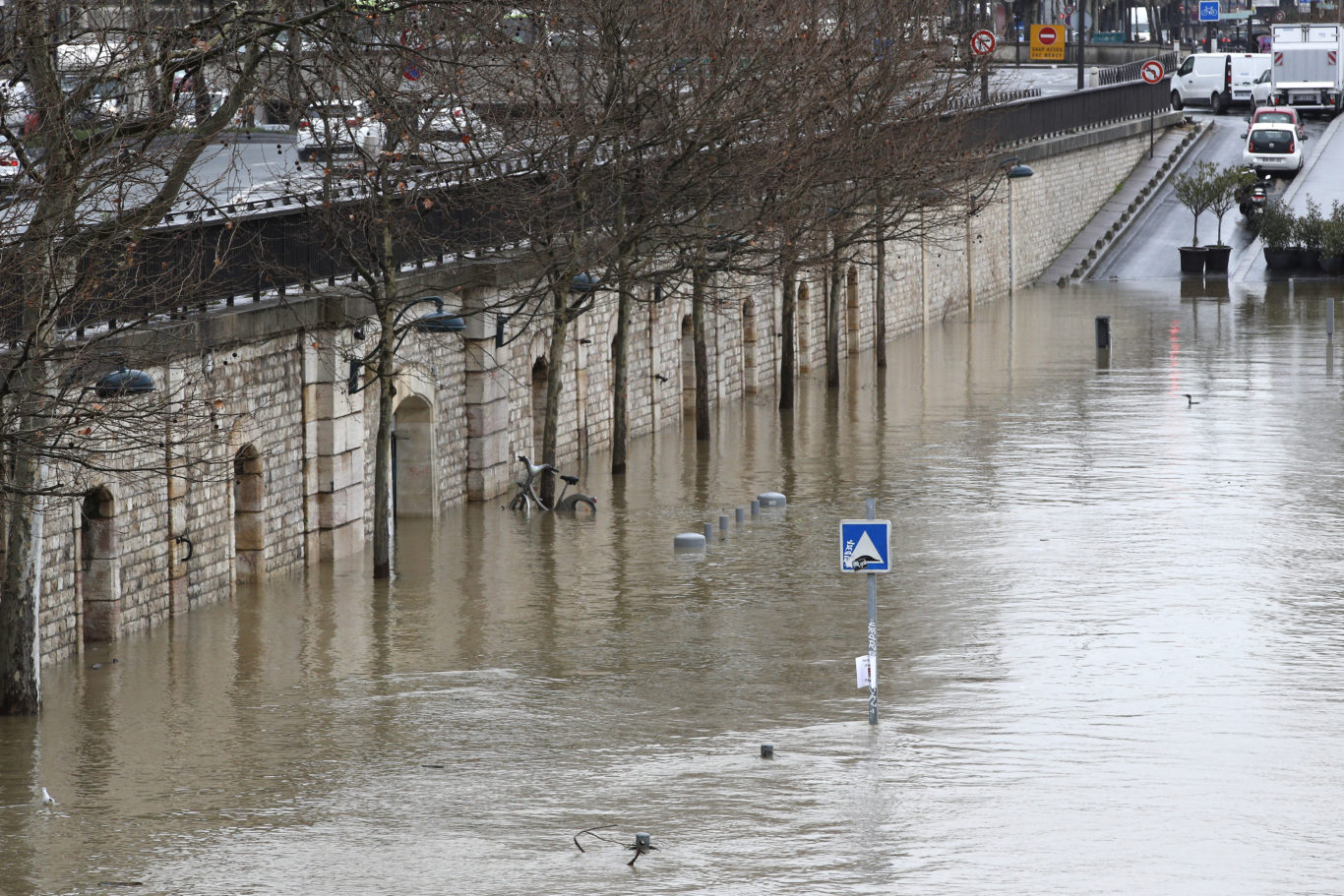 Hundreds Evacuated Around Paris Amid Flood Alerts Across France Jersey Evening Post