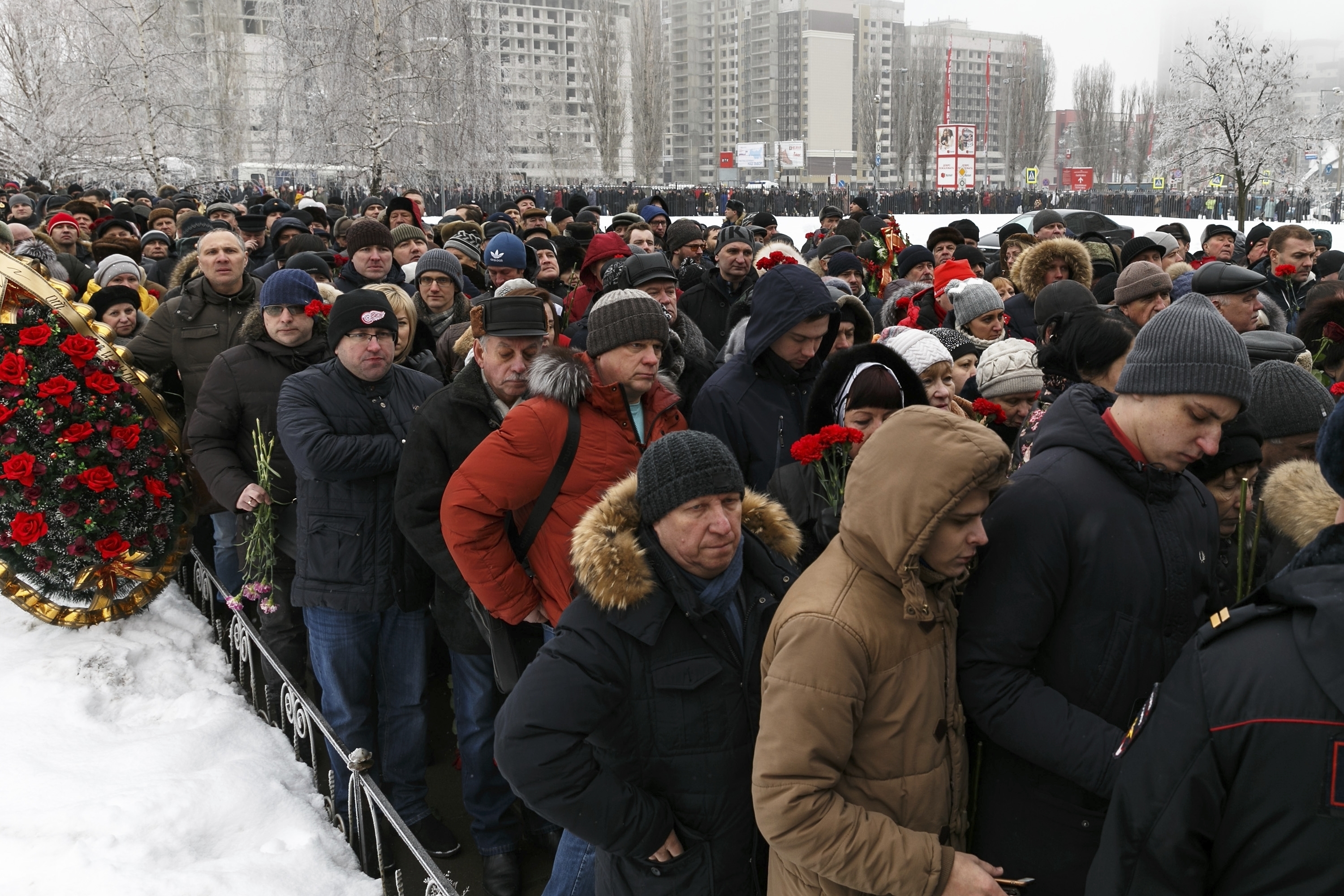 Сколько народу было на похоронах навального