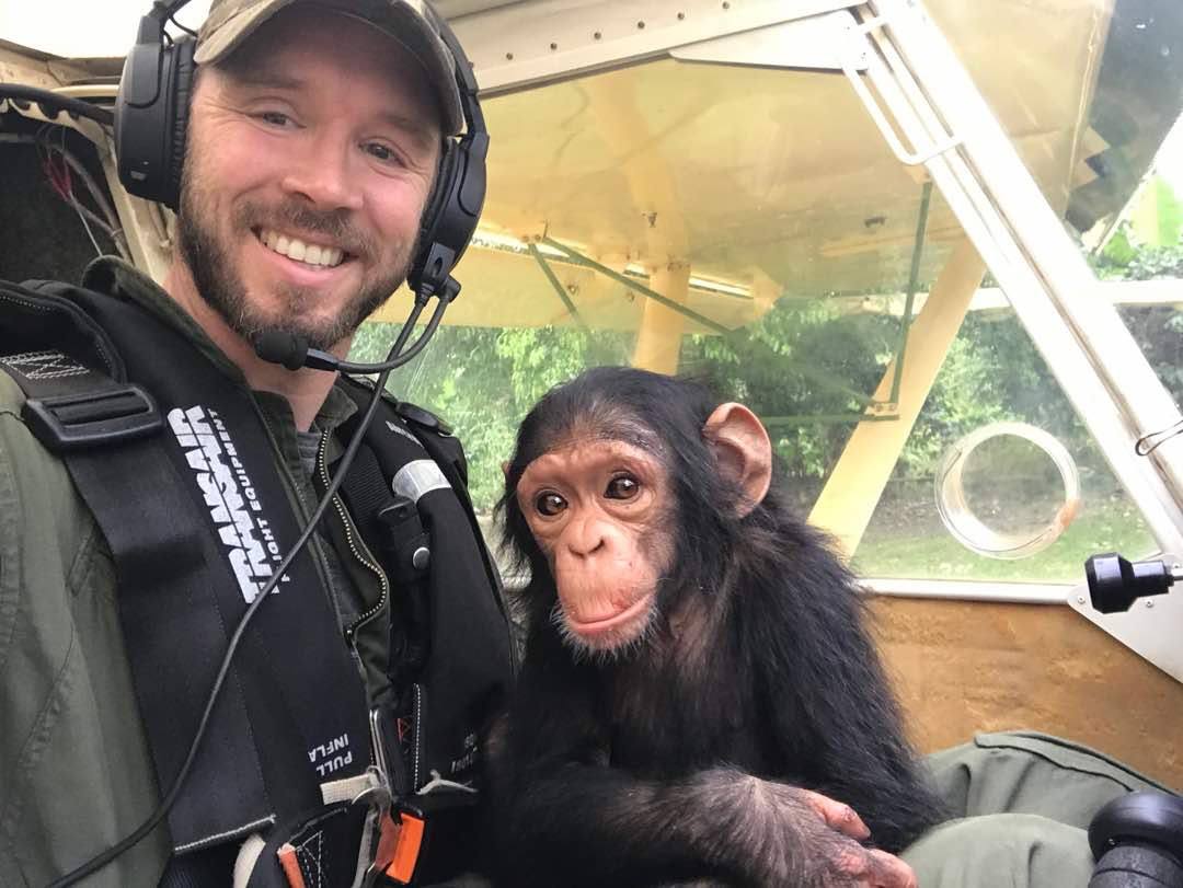 Pilot Andrew takes a selfie with Mussa (@anthonycaere/PA)