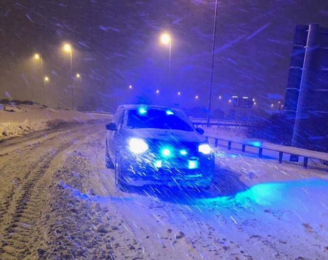 Scottish Fire and Rescue Service 4x4 vehicle on the snowbound M80 (SFRS/PA)