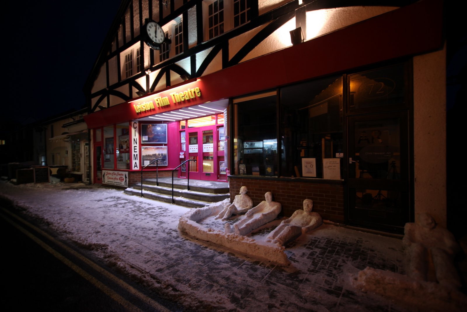 The snowmen outside the shop