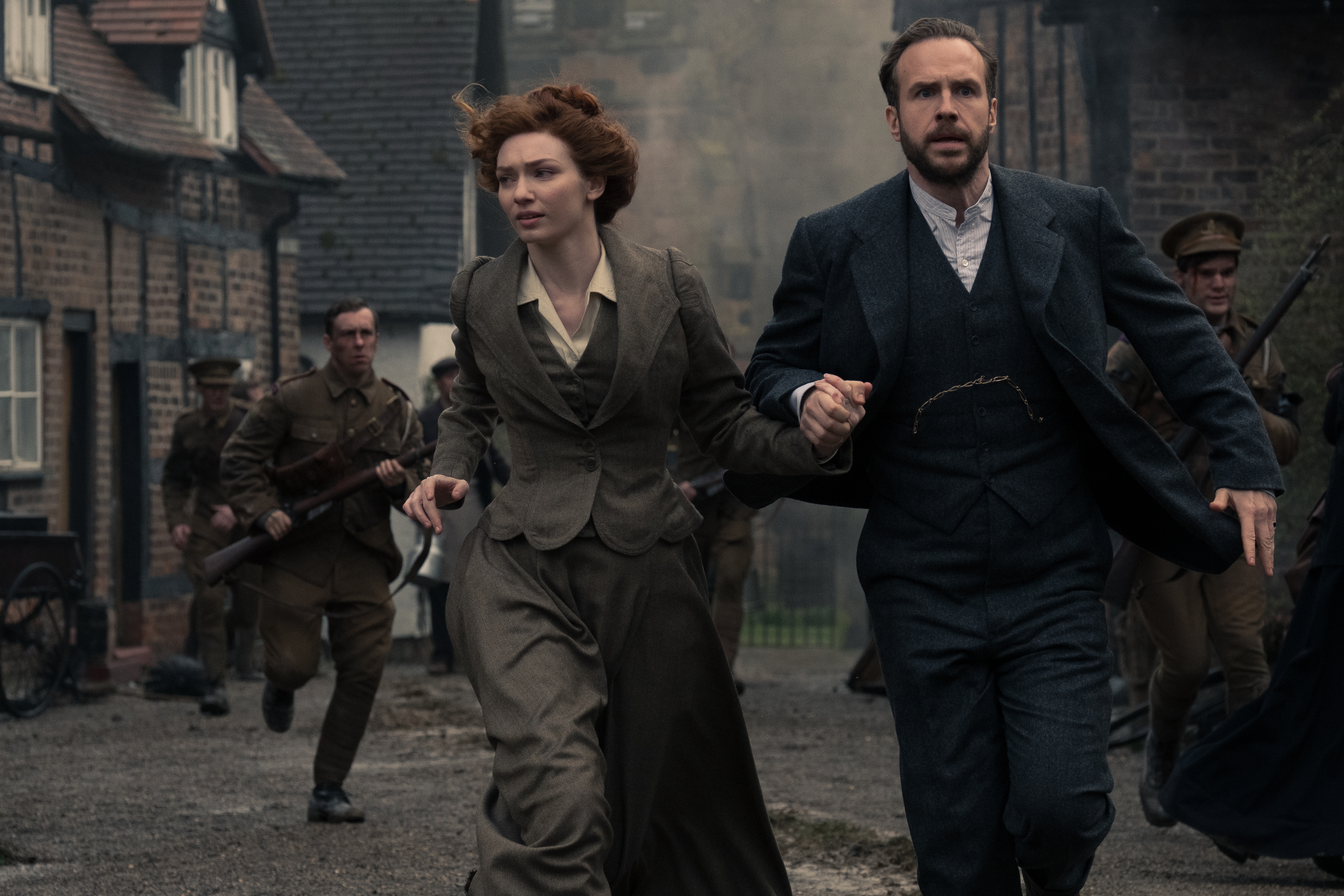 Eleanor Tomlinson as Amy and Rafe Spall as George in The War of the Worlds