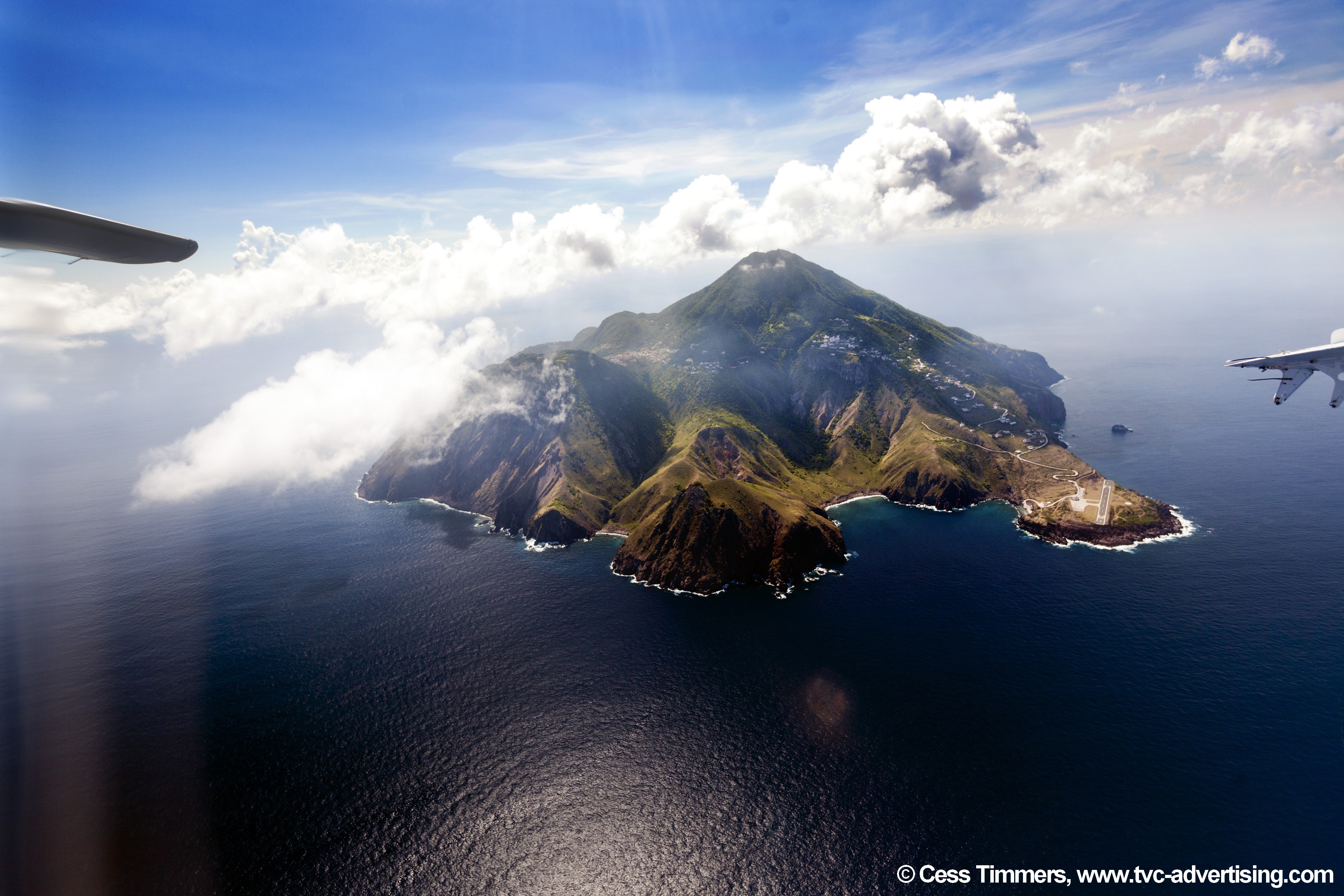 Landing in Saba by plane