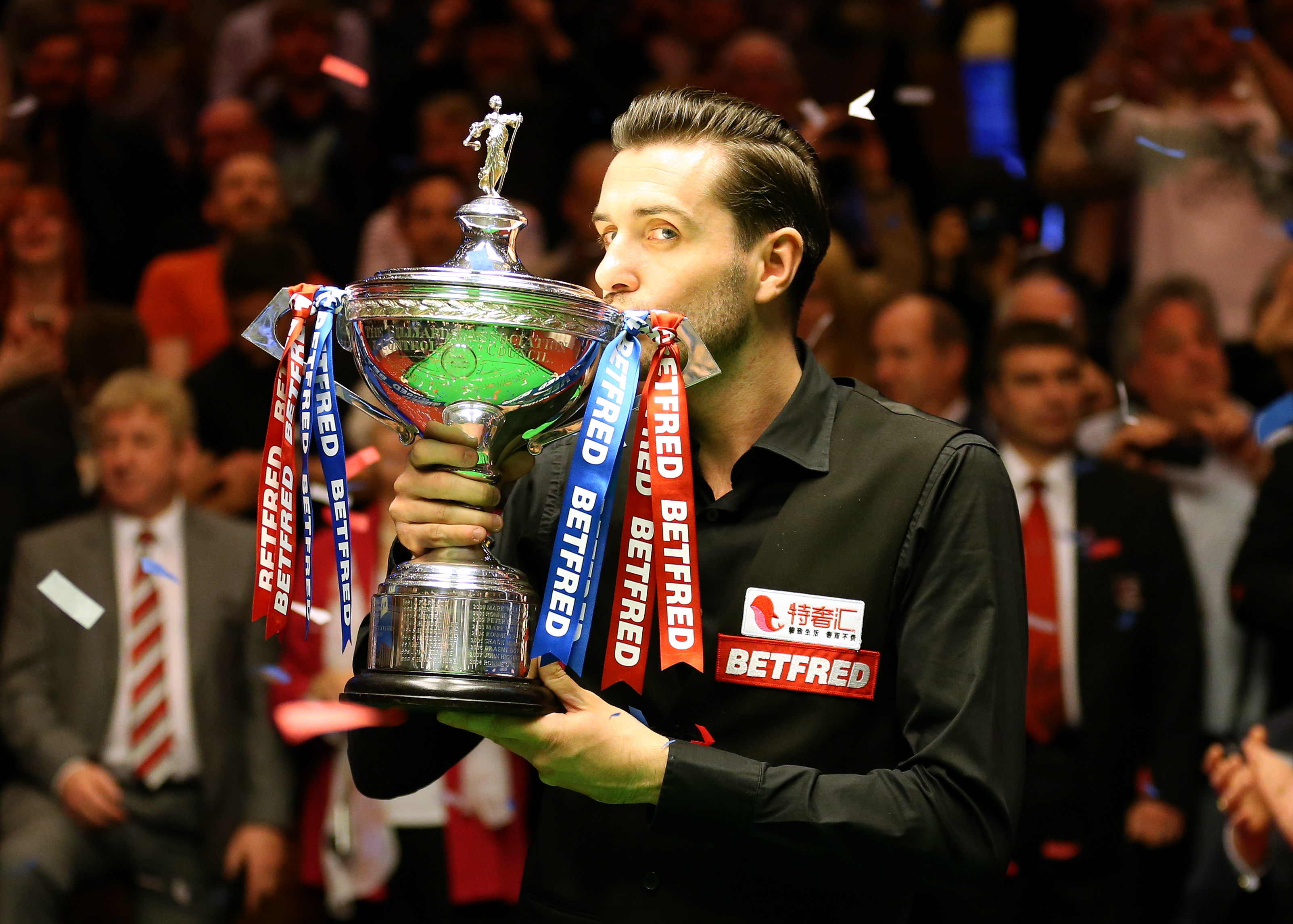 Mark Selby celebrates winning the 2017 Snooker World Championships