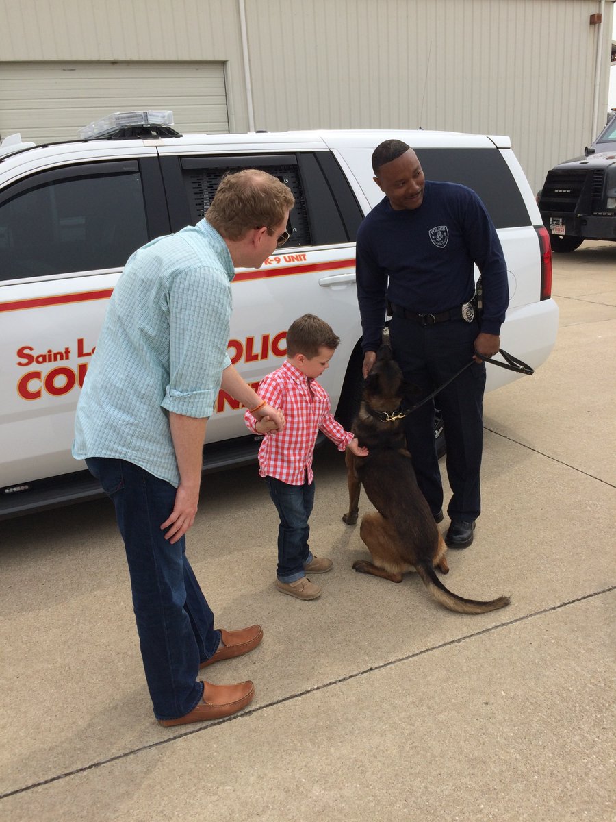 Auggie meeting Officer Onyx