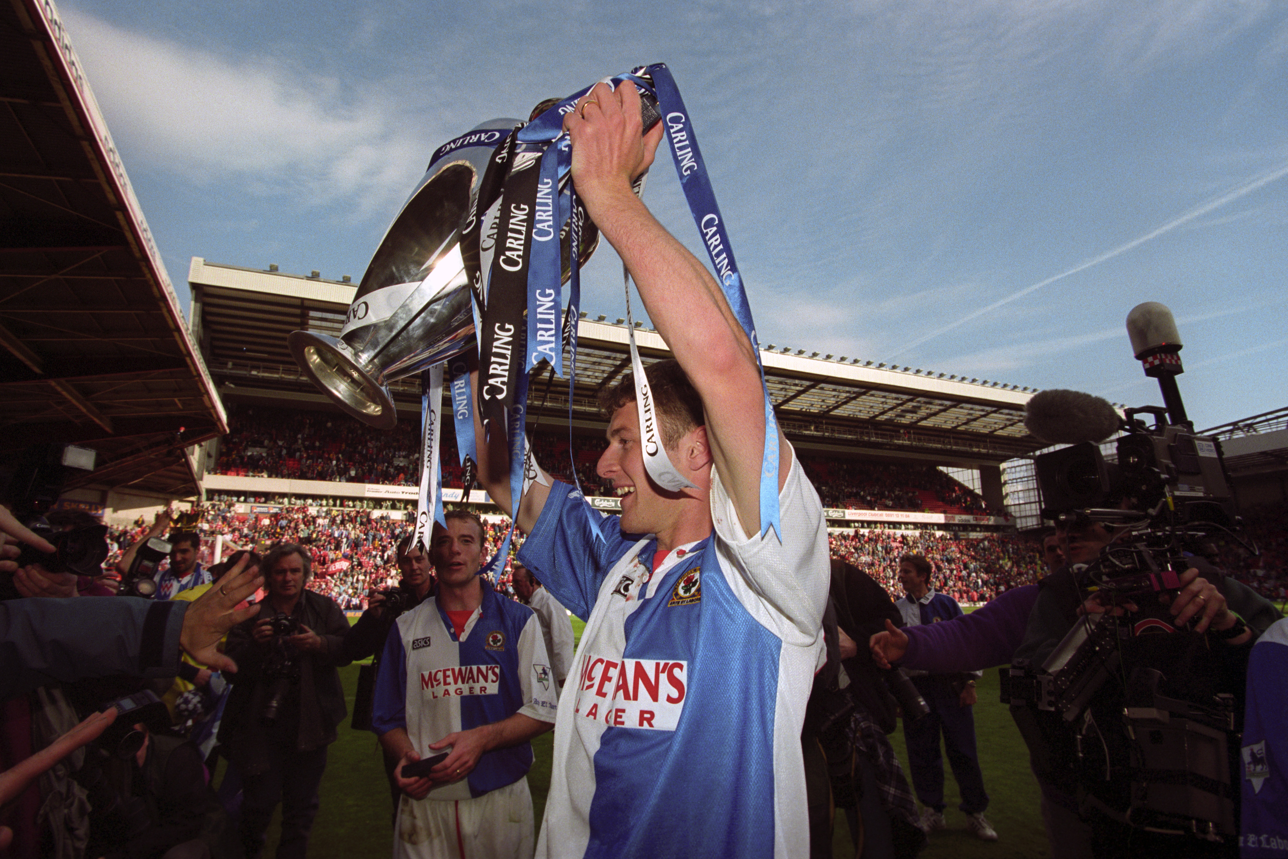Chris Sutton celebrates winning the Premiership with Blackburn