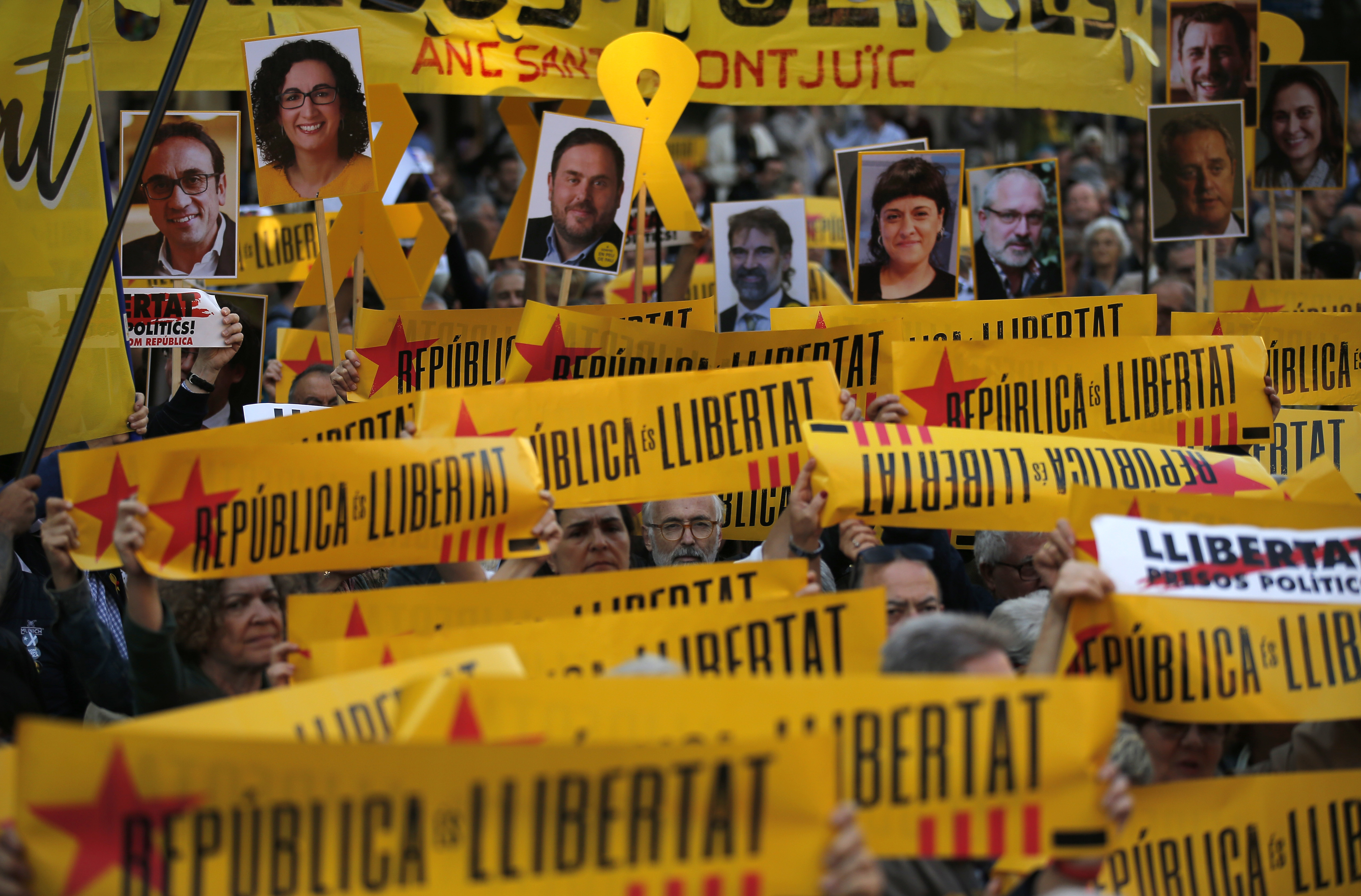 Demonstrators gather  in Barcelona during a protest in support of imprisoned politicians (Manu Fernandez/AP)