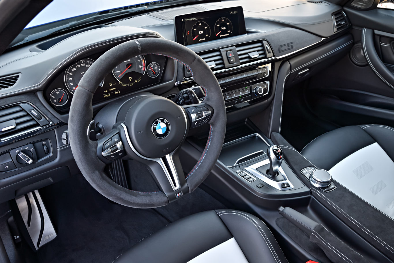 The interior of the CS is similar to the regular M3's