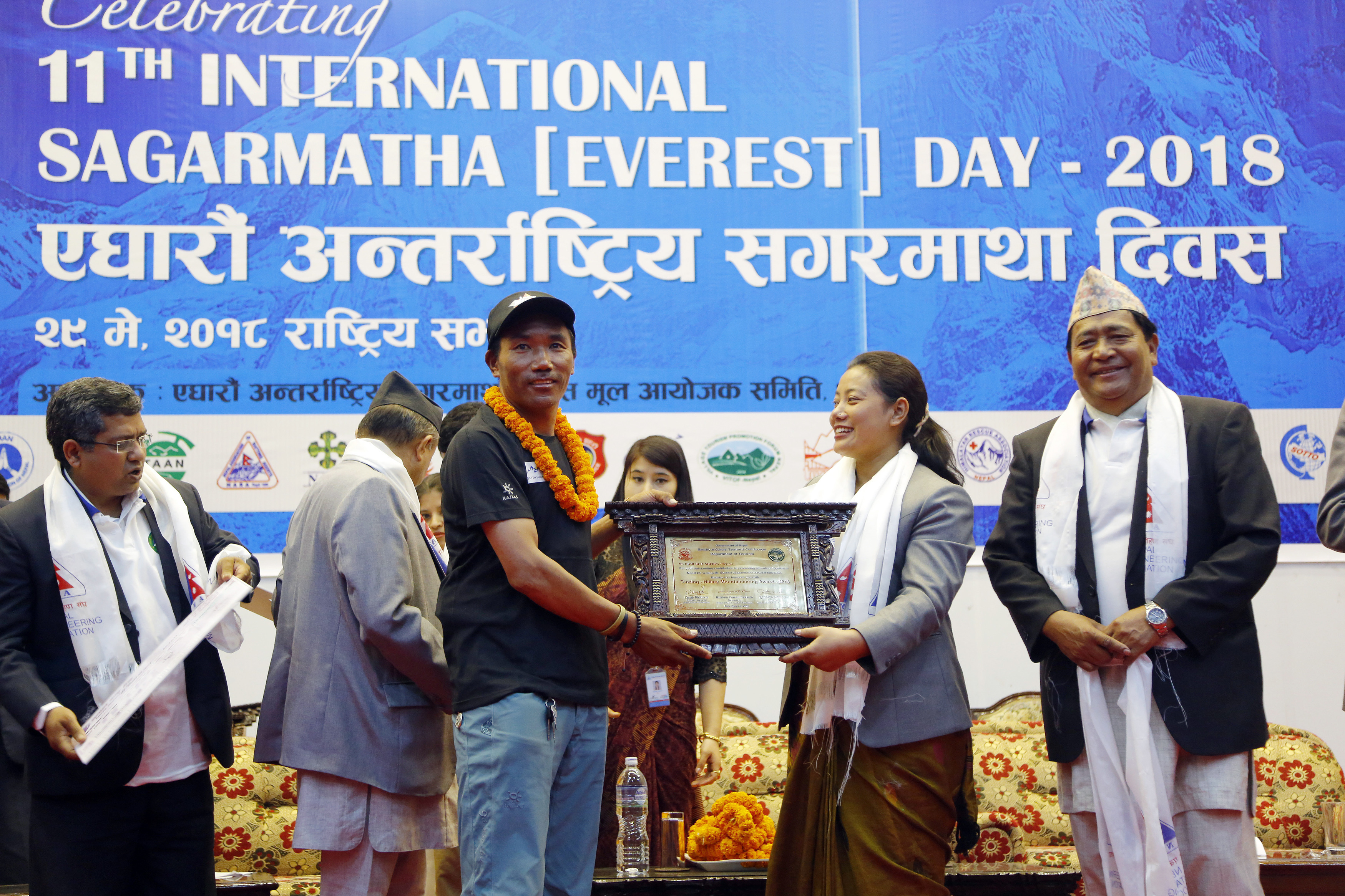 Kami Rita receives an honorary certificate (Niranjan Shrestha/AP)