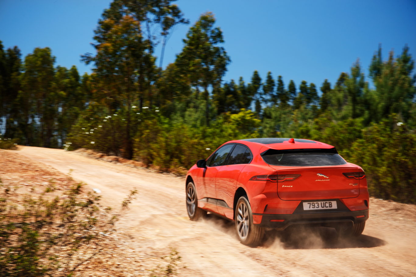 Драйв 2018. Jaguar i-Pace клиренс. Jaguar i-Pace off Road. Диски Jaguar i Pace 20'. I-Pace logo.