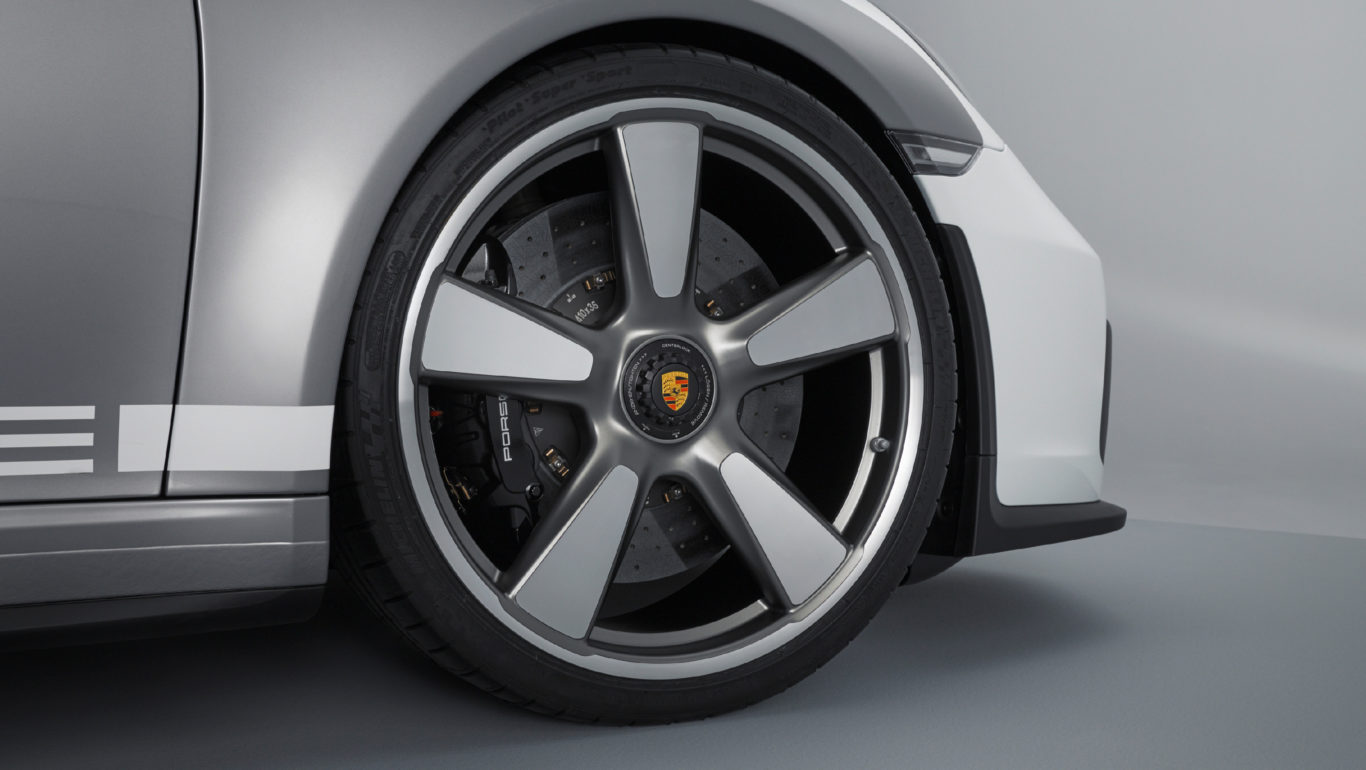 The Fuchs-style alloy wheels are a classic touch