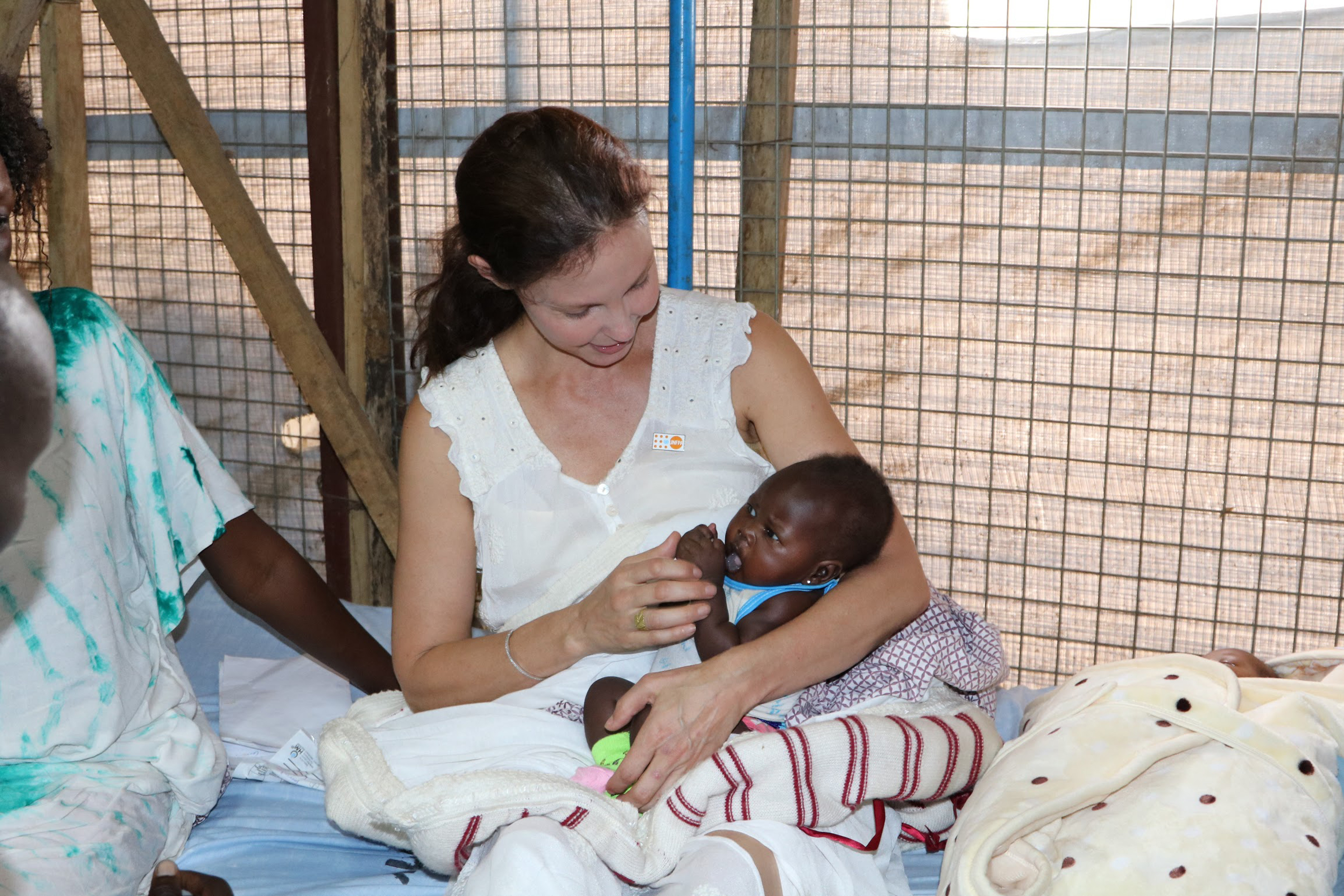 Actress Ashley Judd  holds a baby in Juba, South Suda