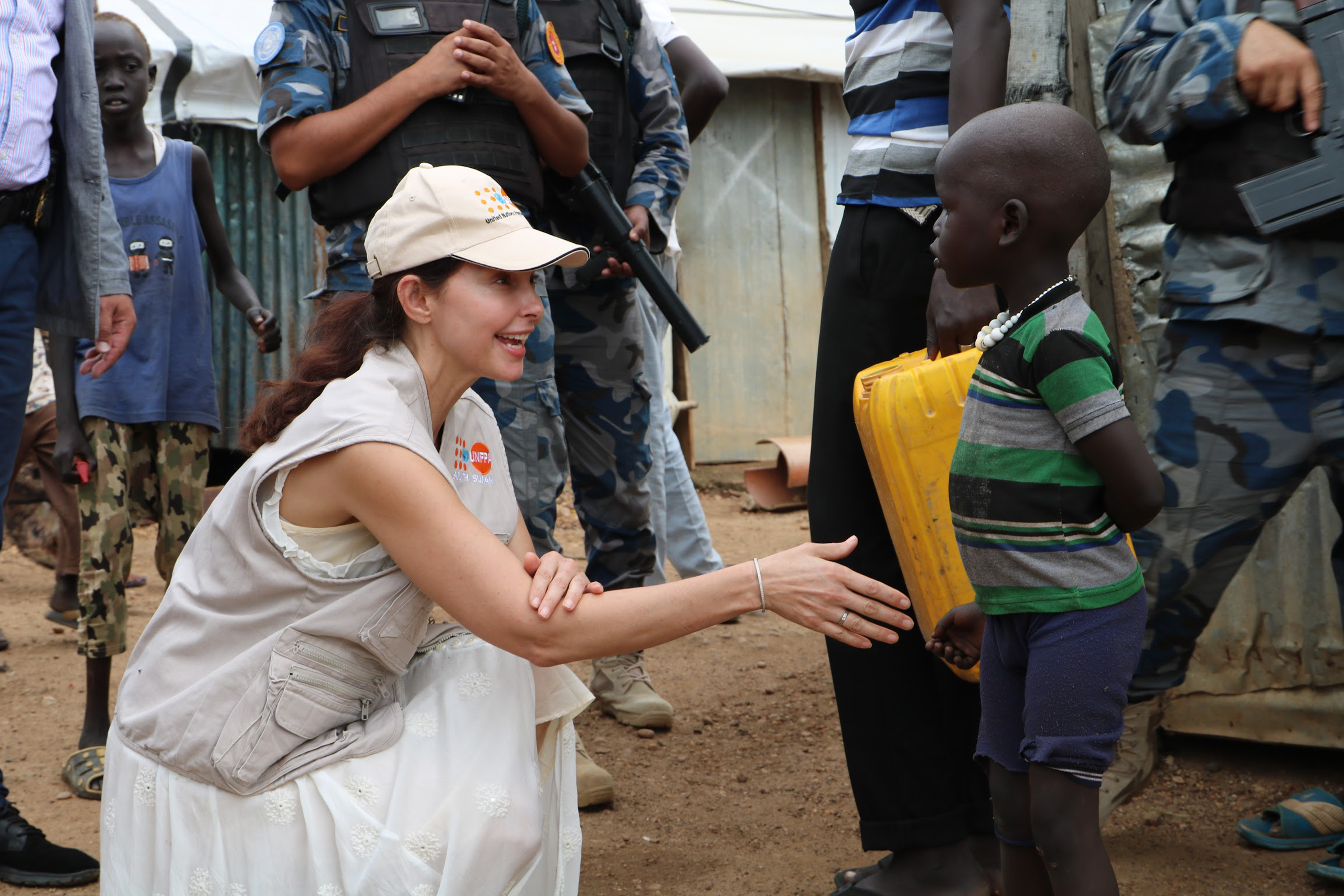Actress Ashley Judd meets a young refugee in Juba, South Sudan
