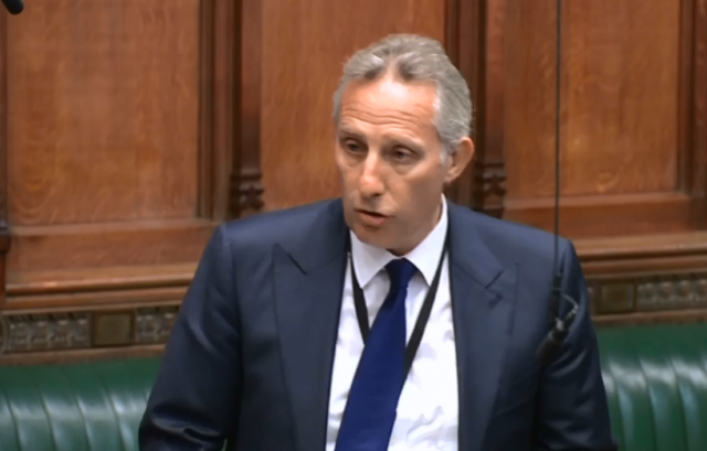 DUP MP Ian Paisley makes an apology to the Commons
