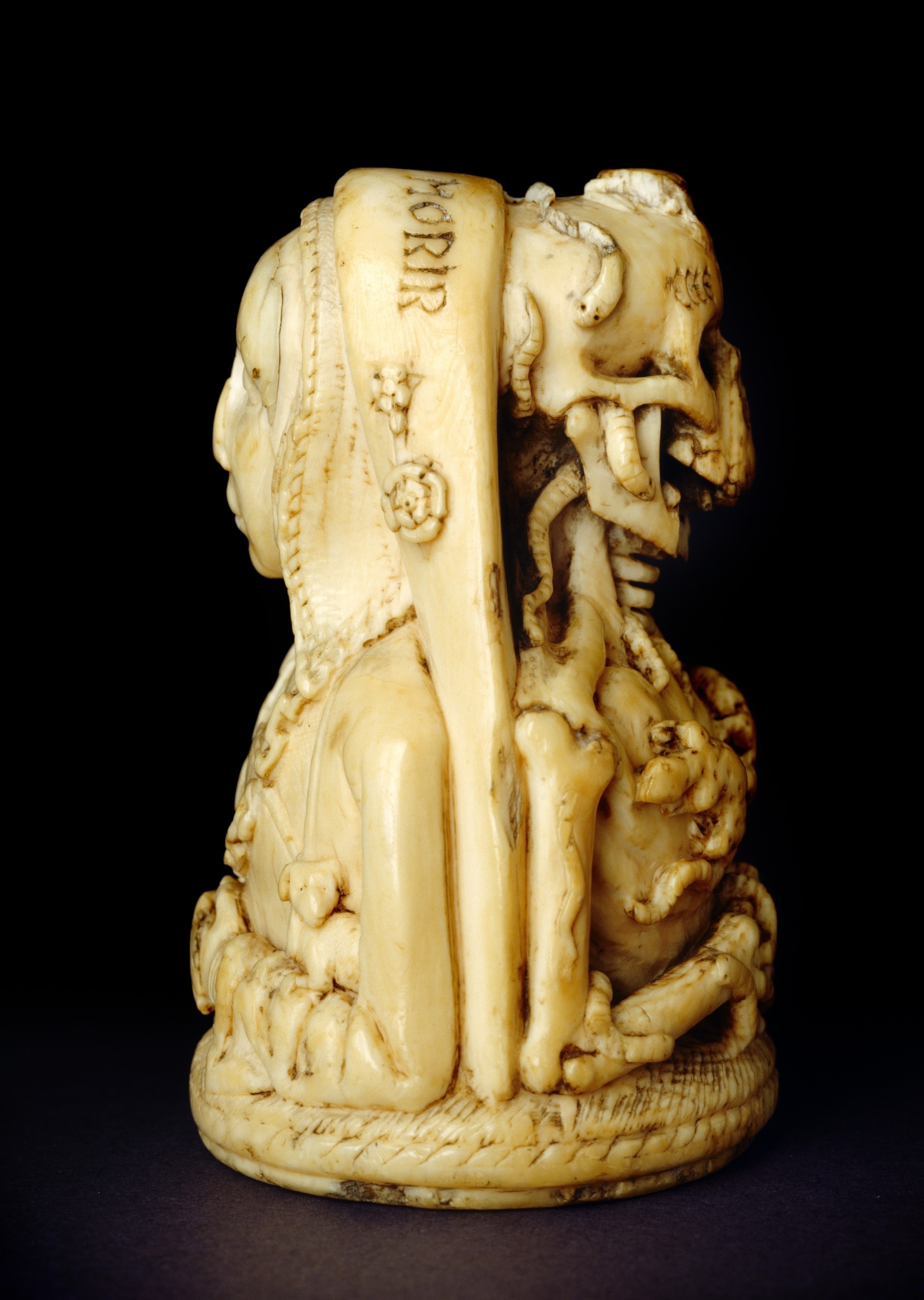 Momento mori carved ivory pommel (Trustees of the Wernher Foundation)