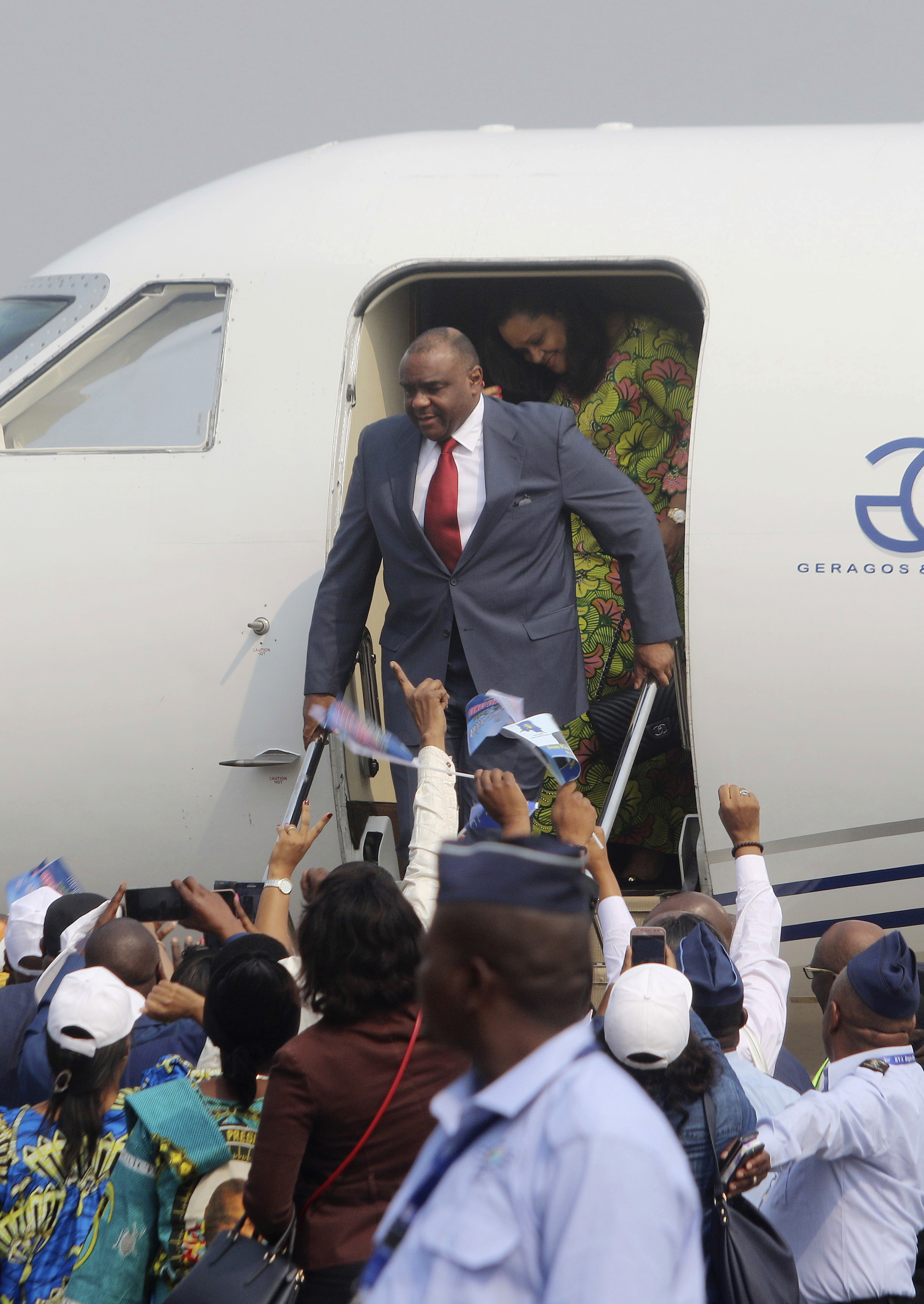 Jean-Pierre Bemba disembarks a private jet in Kinshasa 