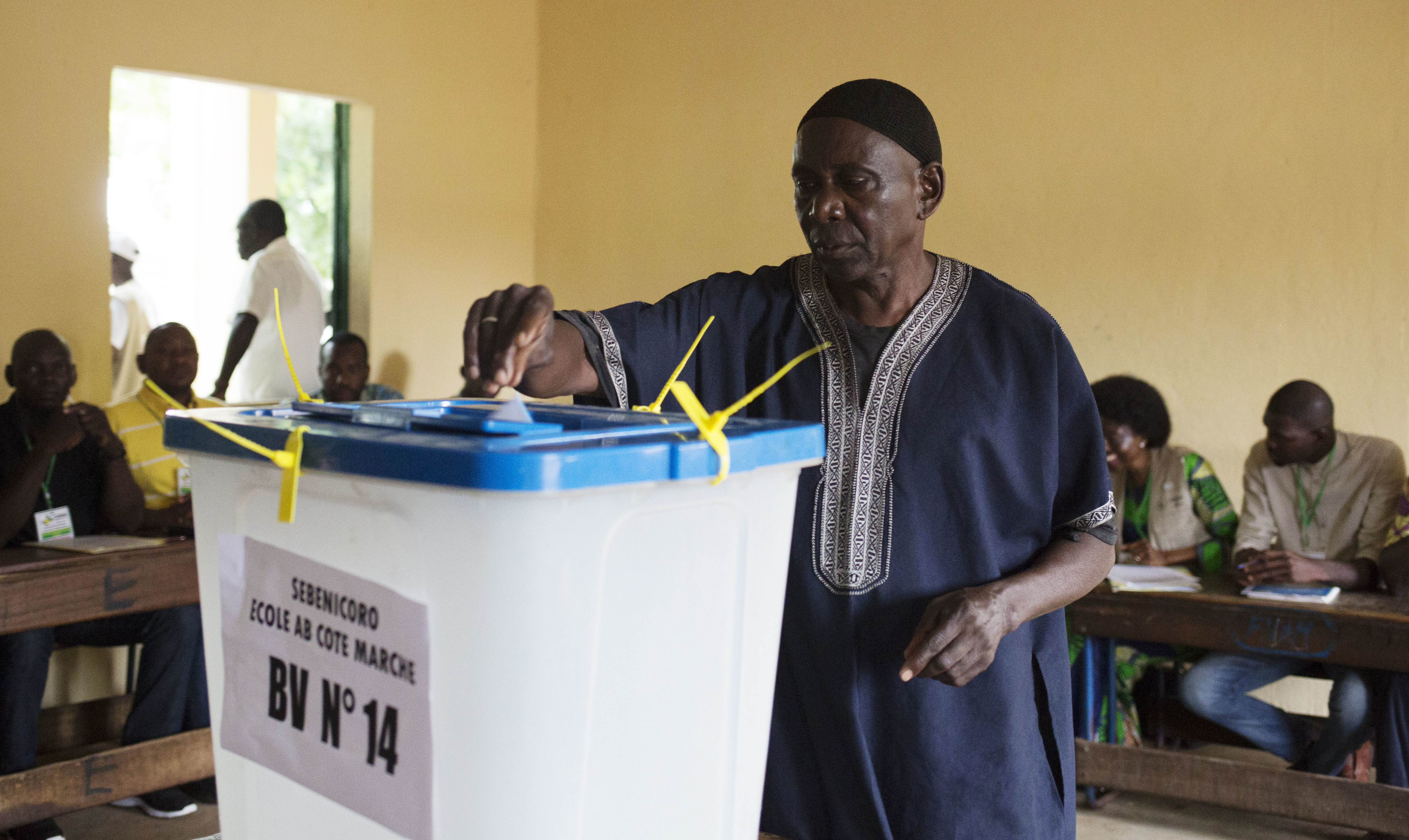 A man casts his ballot in Mali