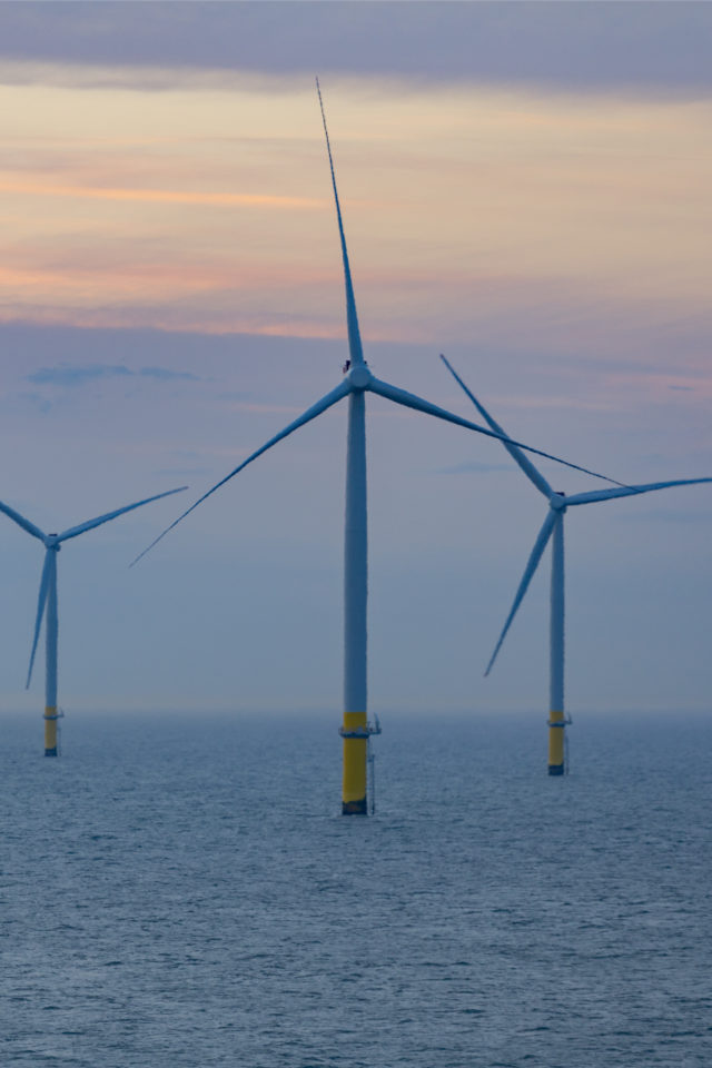 World’s biggest working wind farm opens in the UK built by the Danes BT