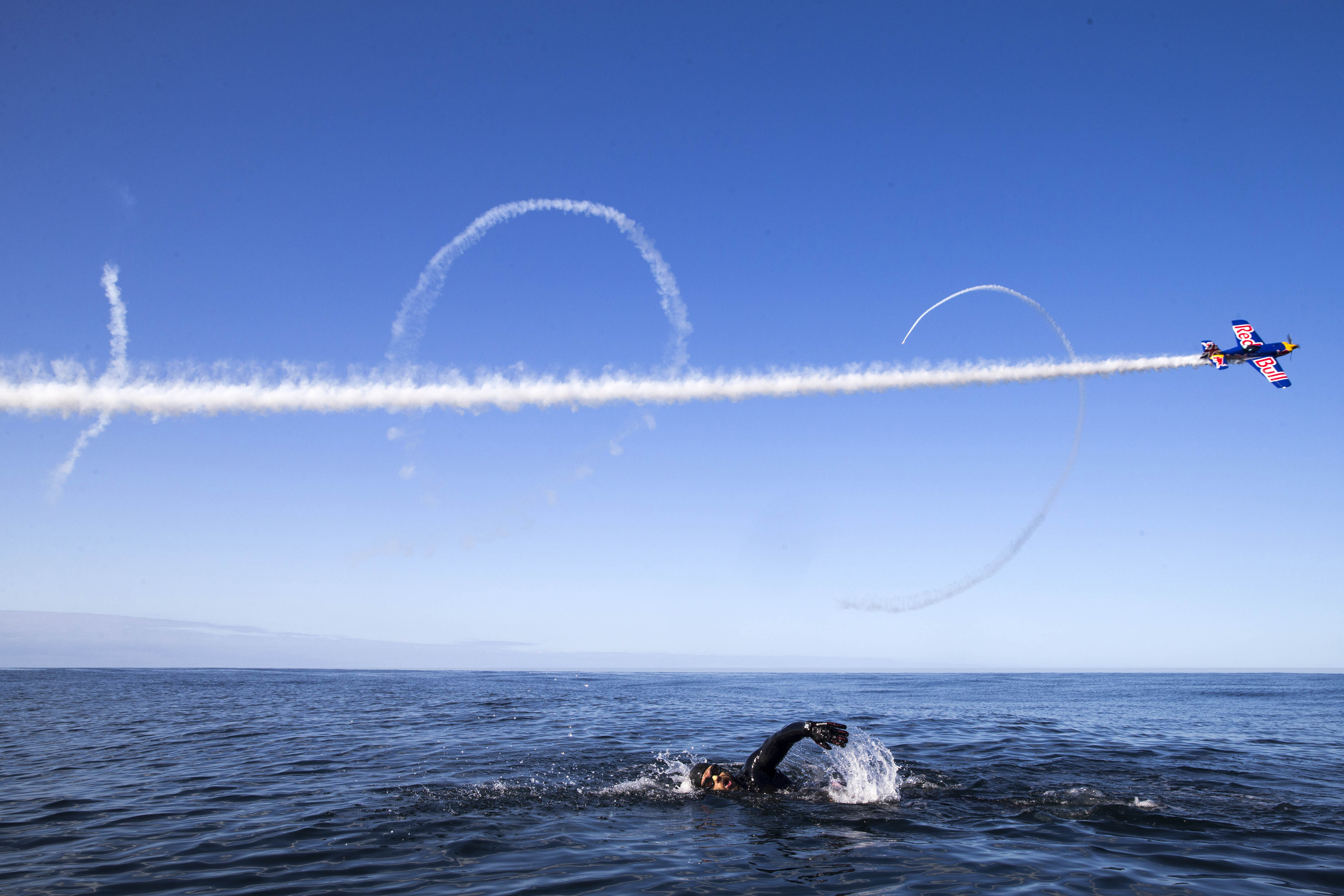 Plane flies across the sea