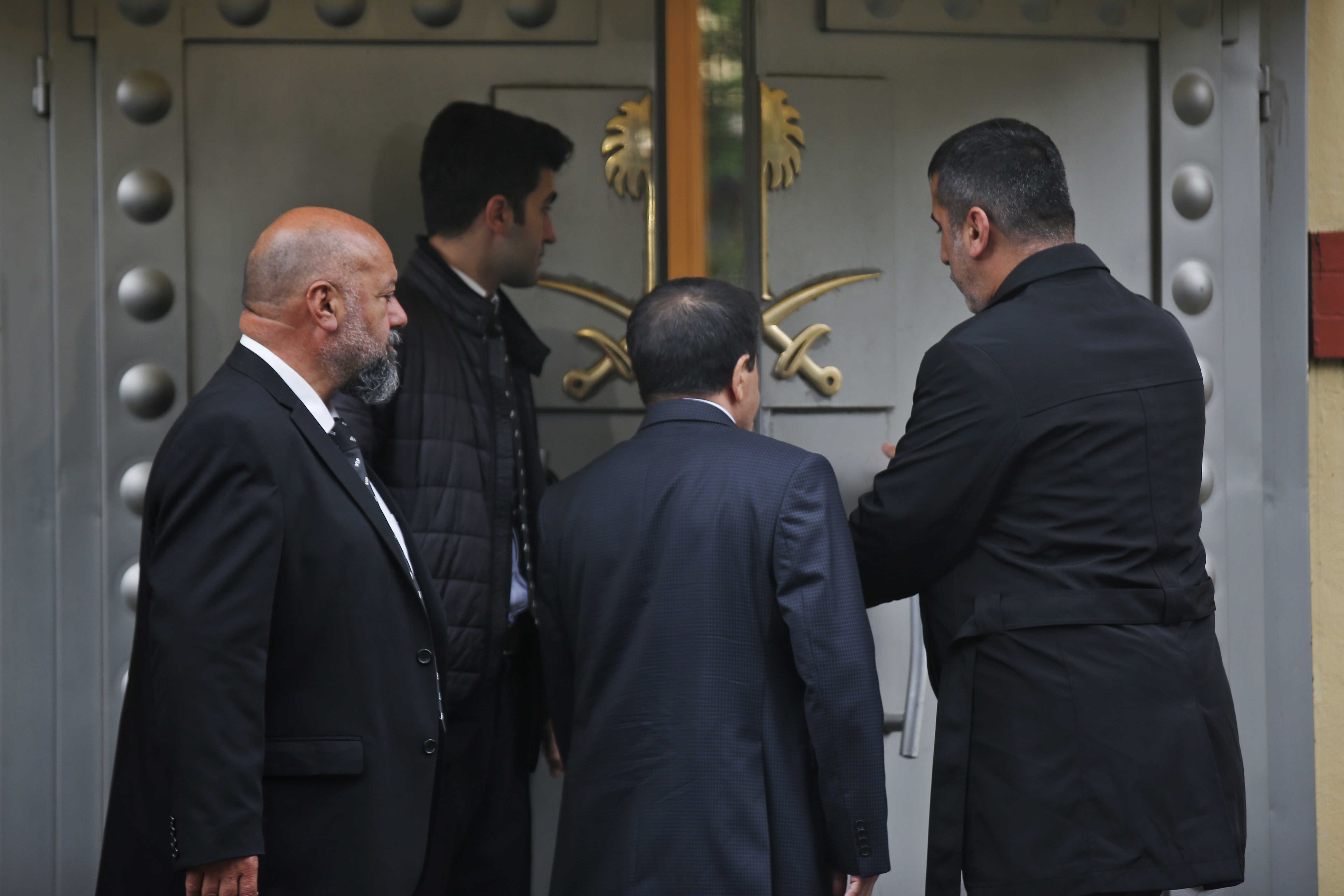 Security guards enter Saudi Arabia's consulate