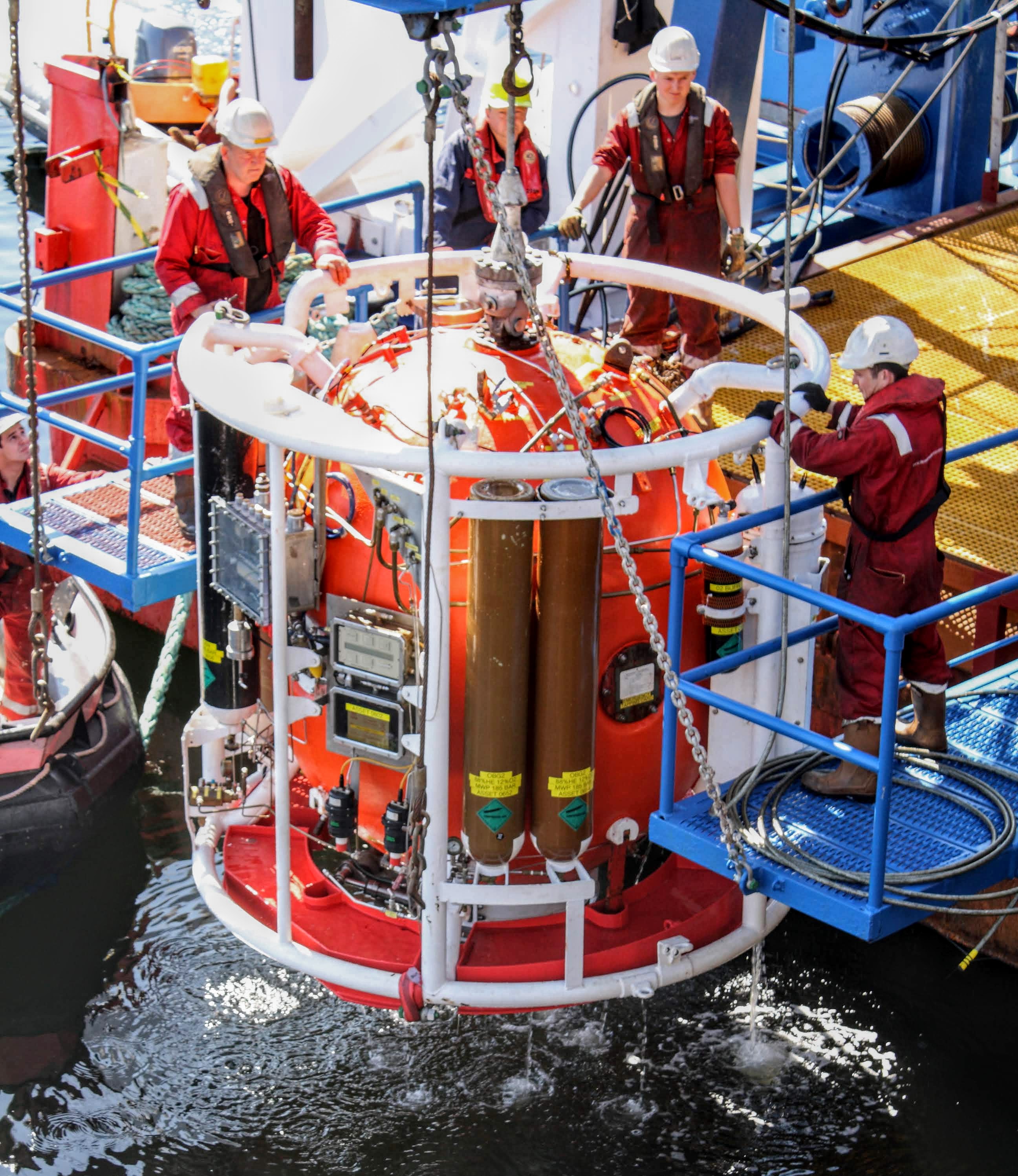 Closed bell diving training 