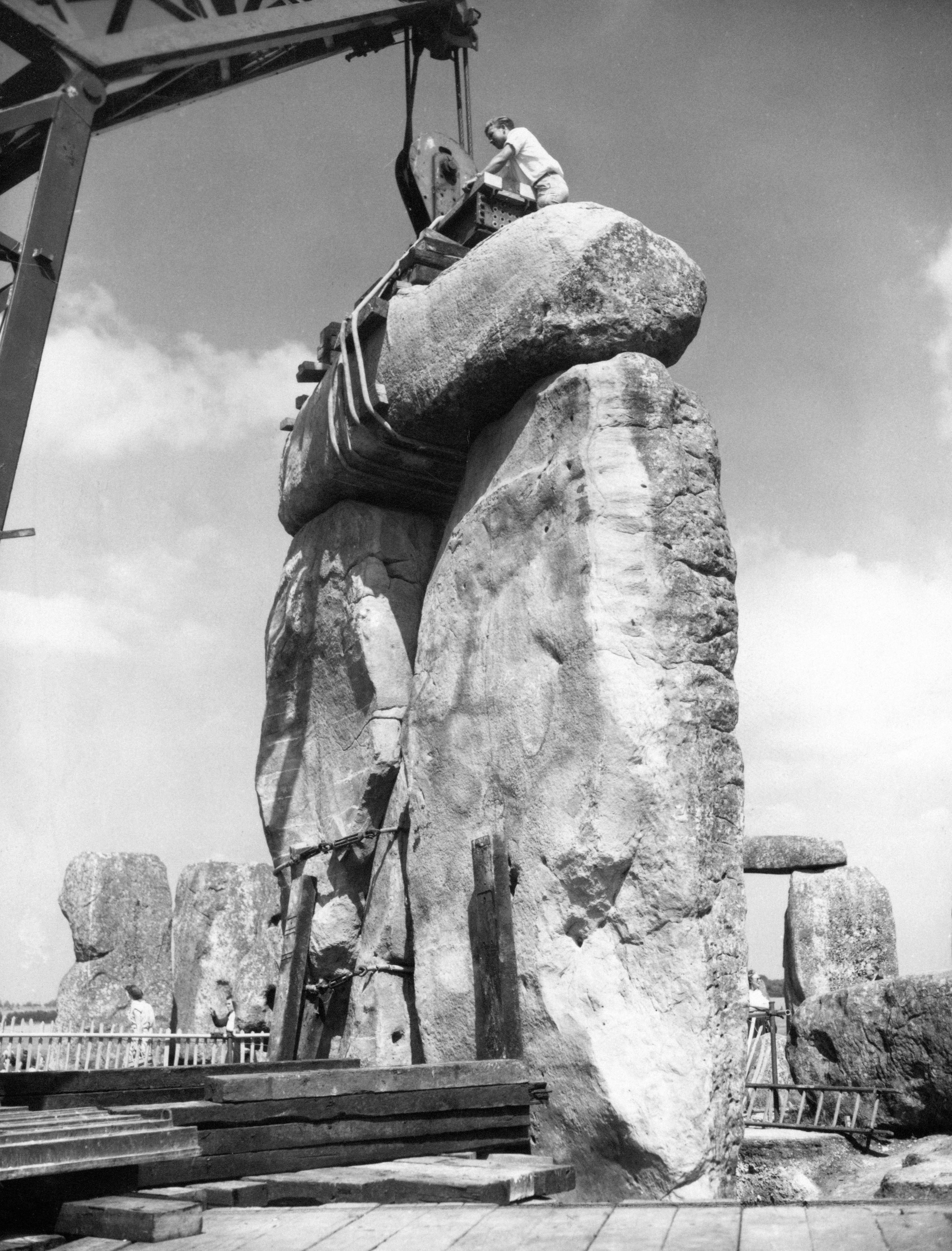 The final stone being put in place during the restoration of Stonehenge on 09/07/1958