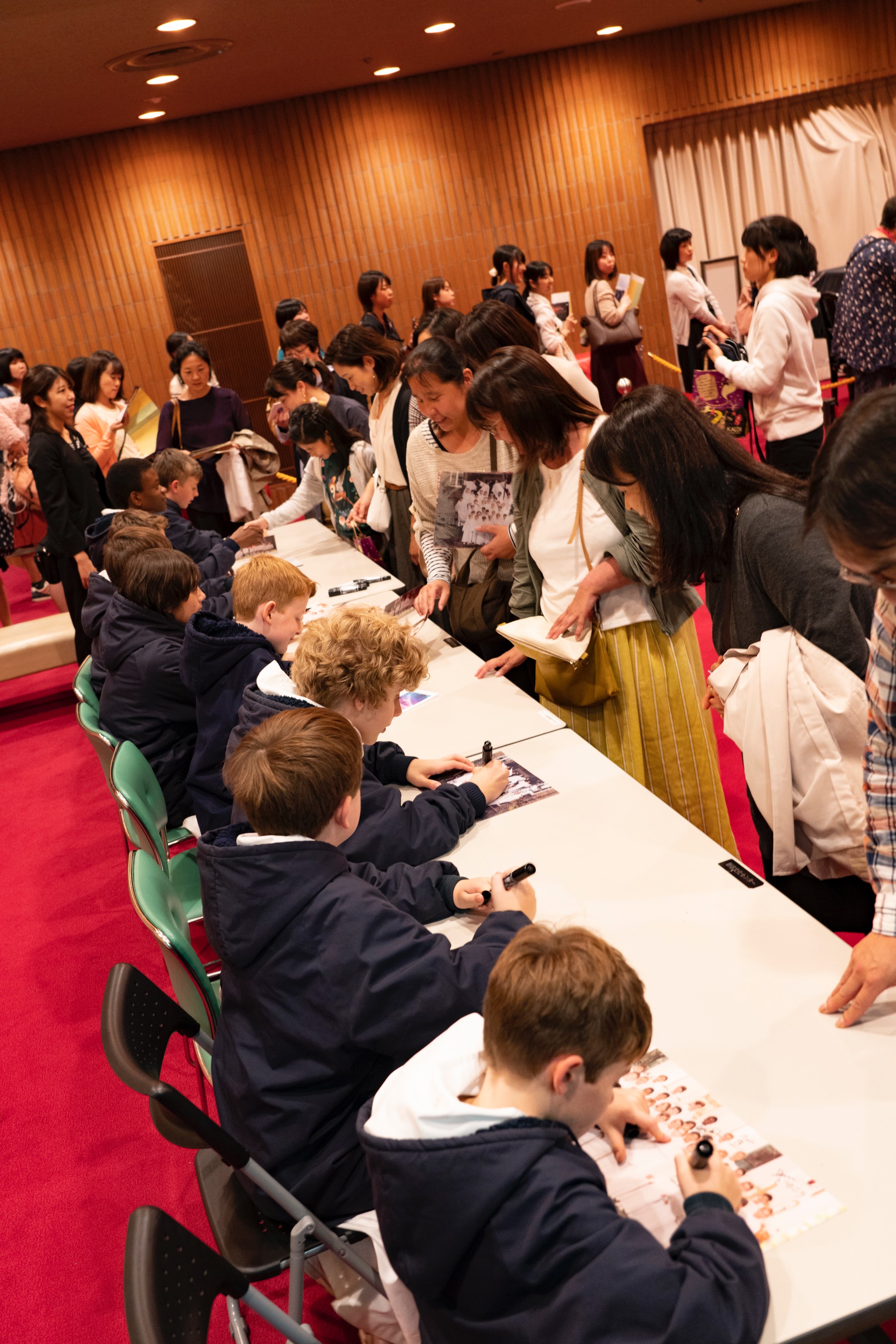 Libera signing autographs (Libera)