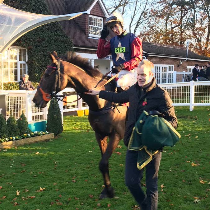 Loose Chips returns victorious at Sandown