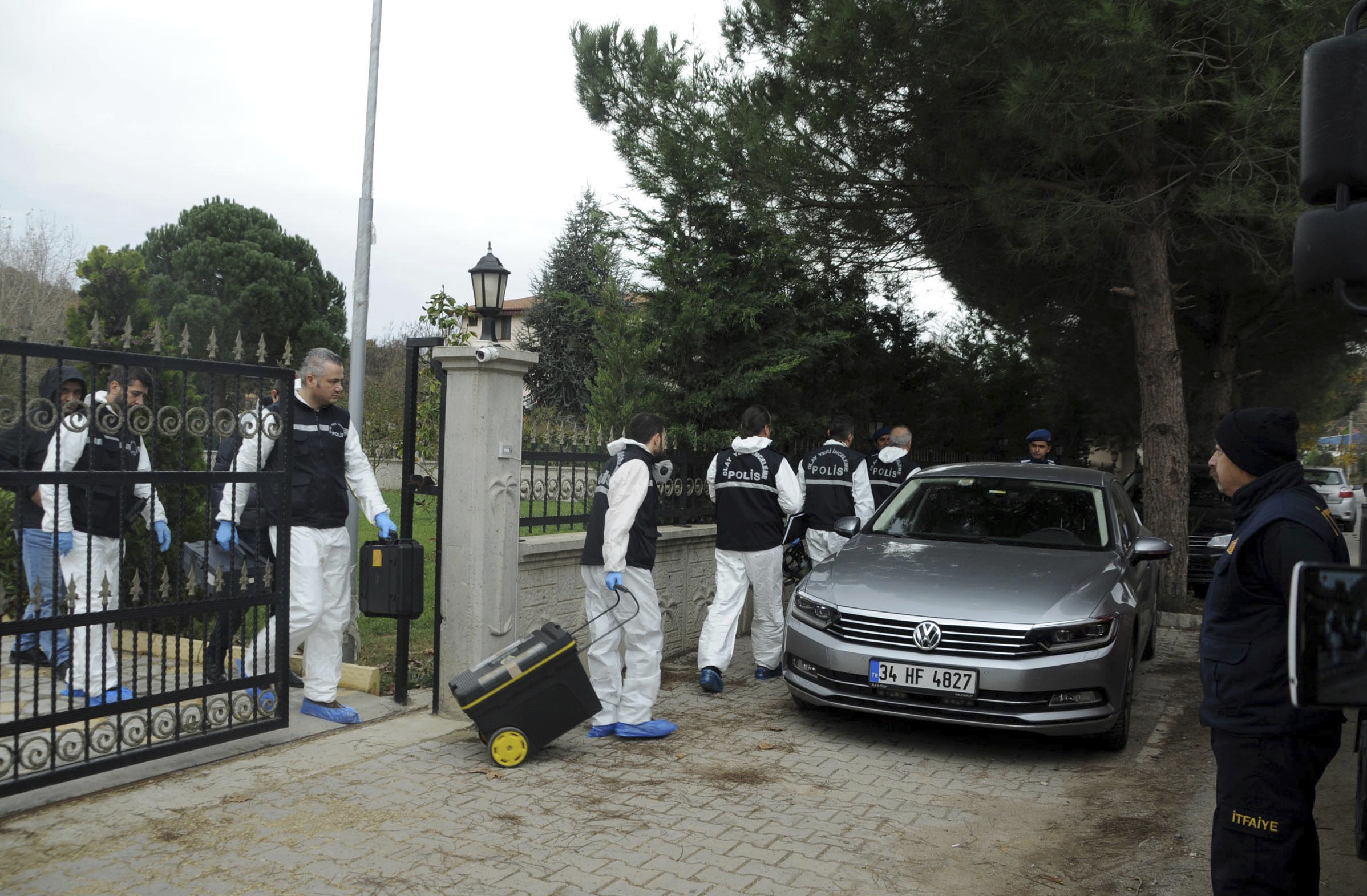 Turkish police arrive to search villas near the town of Termal