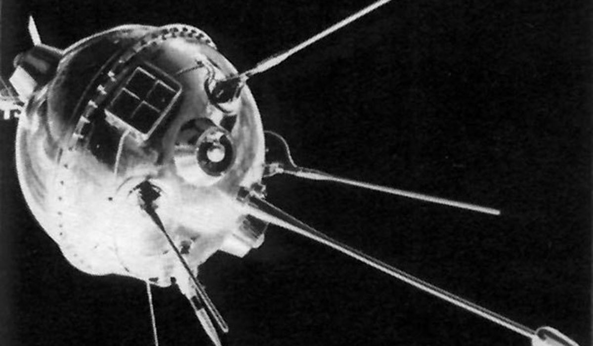 Первый спутник на поверхности луны. Луна-2 автоматическая межпланетная станция. Луна-1 автоматическая межпланетная станция. Луна 2 1959. Луна 1 2 января 1959.