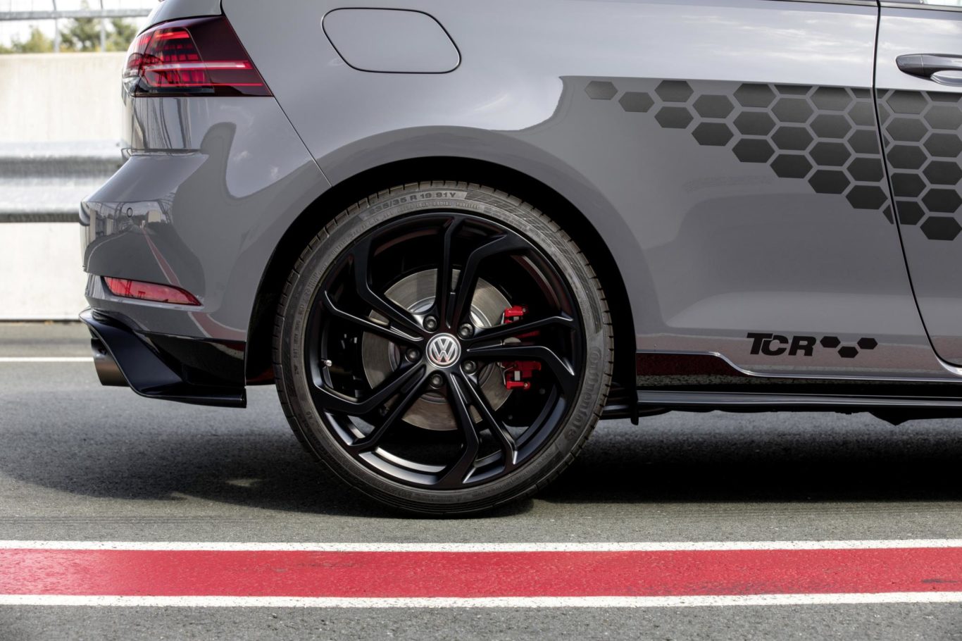 The TCR gets upgraded brake discs