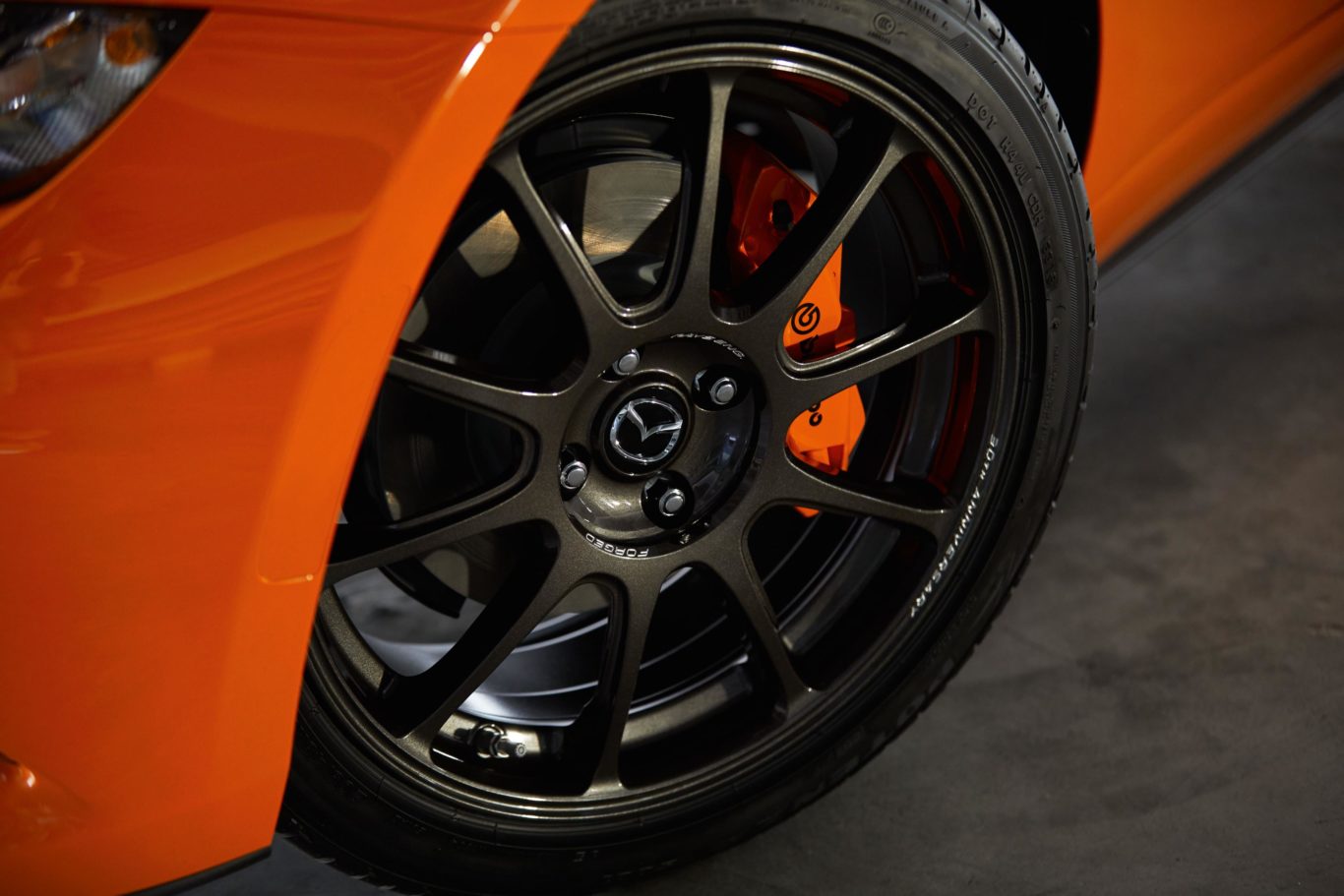 Special forged aluminium Rays wheels feature on the model