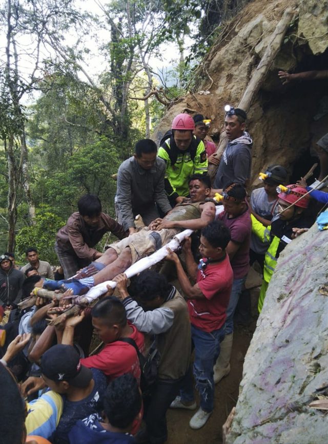 Dozens buried by landslide at unlicensed Indonesia gold mine | Daily Echo