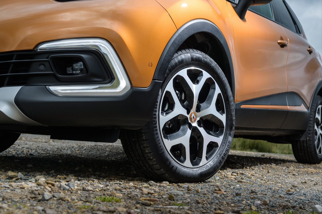Large alloy wheels help add to the car's presence