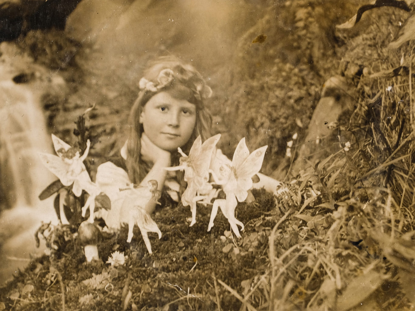 cottingley-fairies-hoax-images-go-under-the-hammer-gazette-series