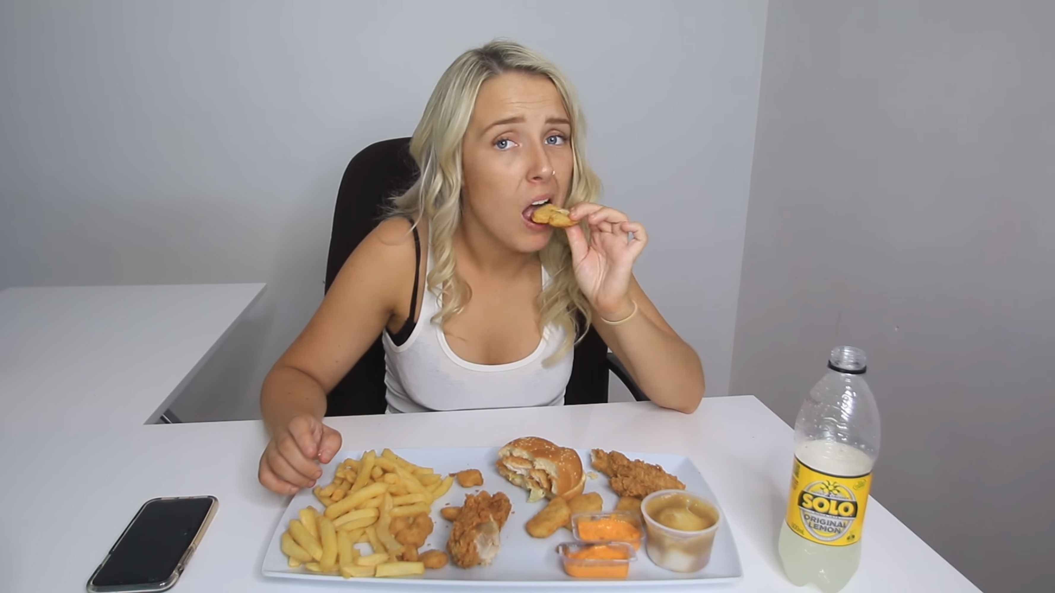 Australian girl tries KFC mukbang (screenshot/PA)