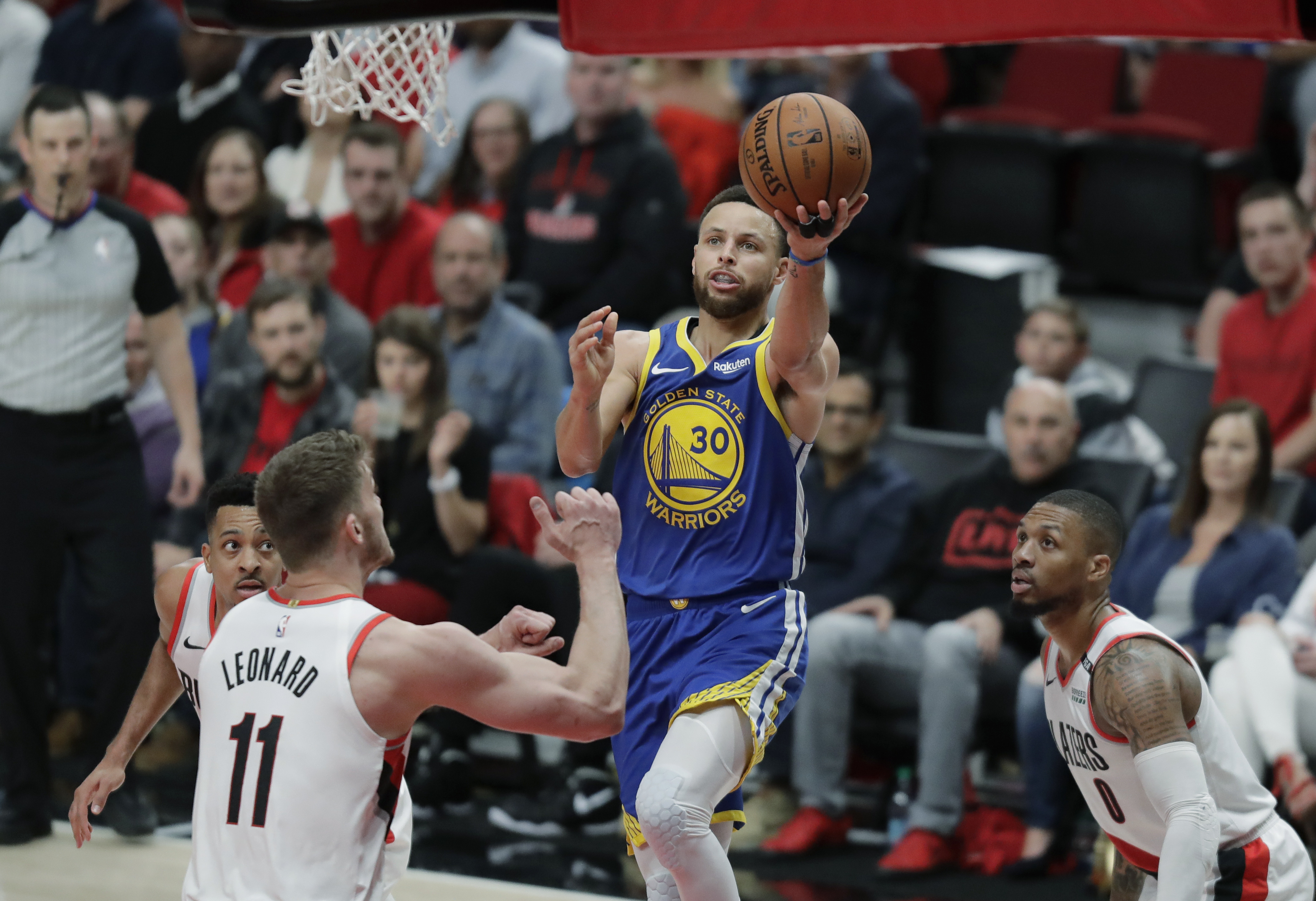 Steph Curry playing basketball for the Warriors