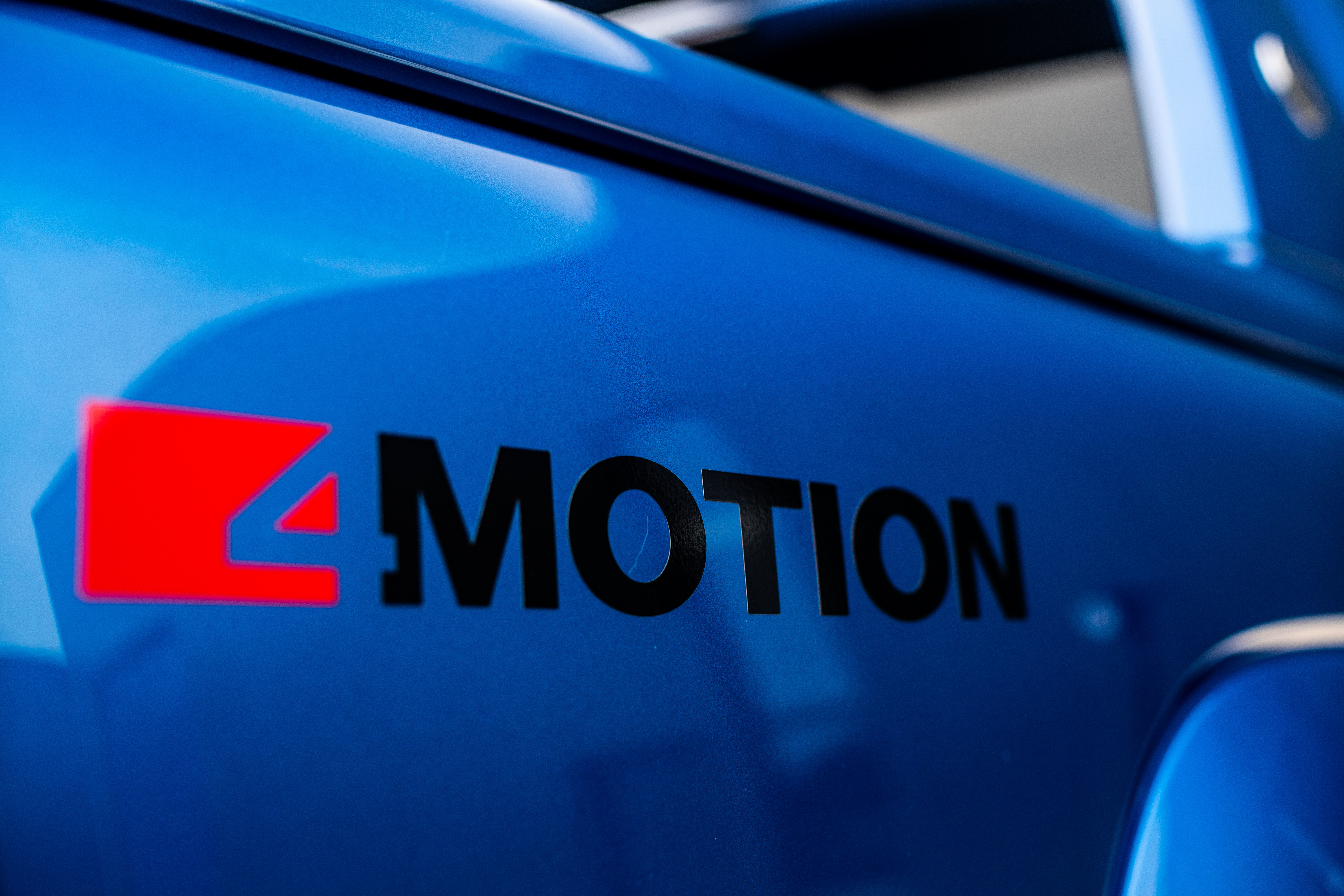 Volkswagen motion. Амарок 4 Motion. Фольксваген мотион. Volkswagen 4motion шильдик. 4 Motion эмблема.