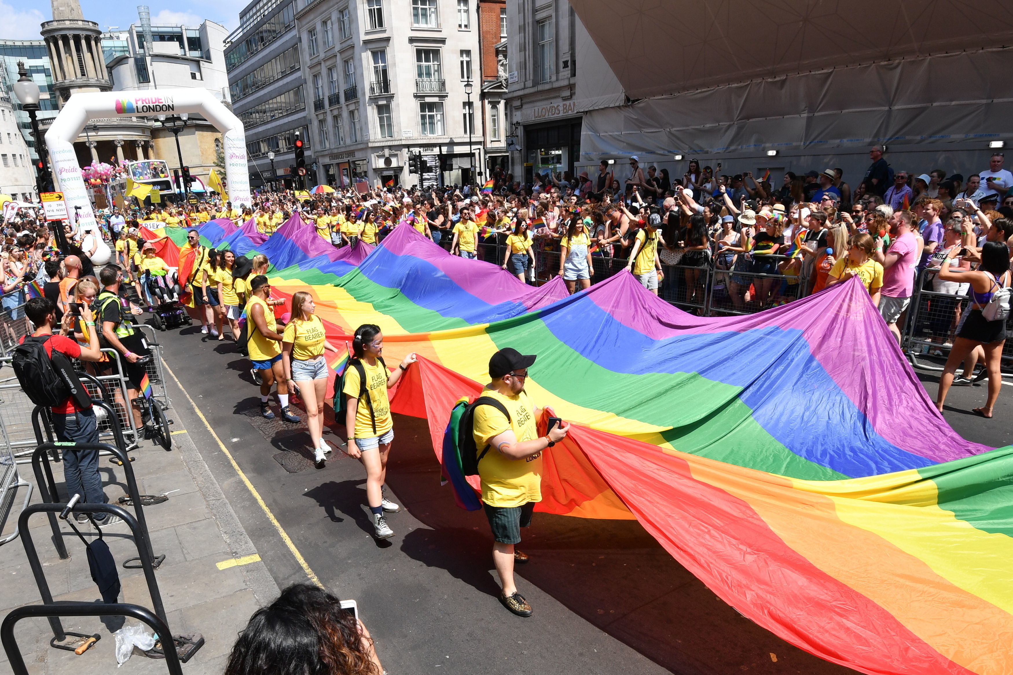 Месяц парад. Pride Parade.