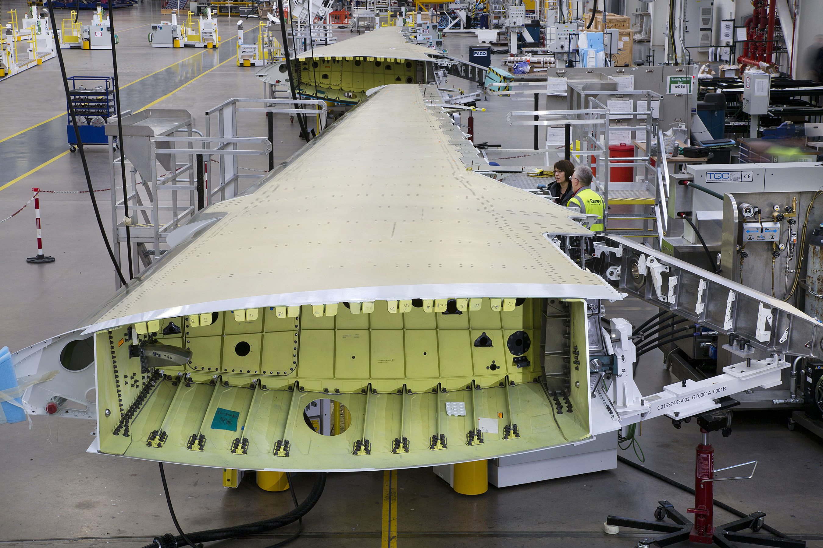 Bombardier wins engineering prize for eco-designed wing | Slough Observer