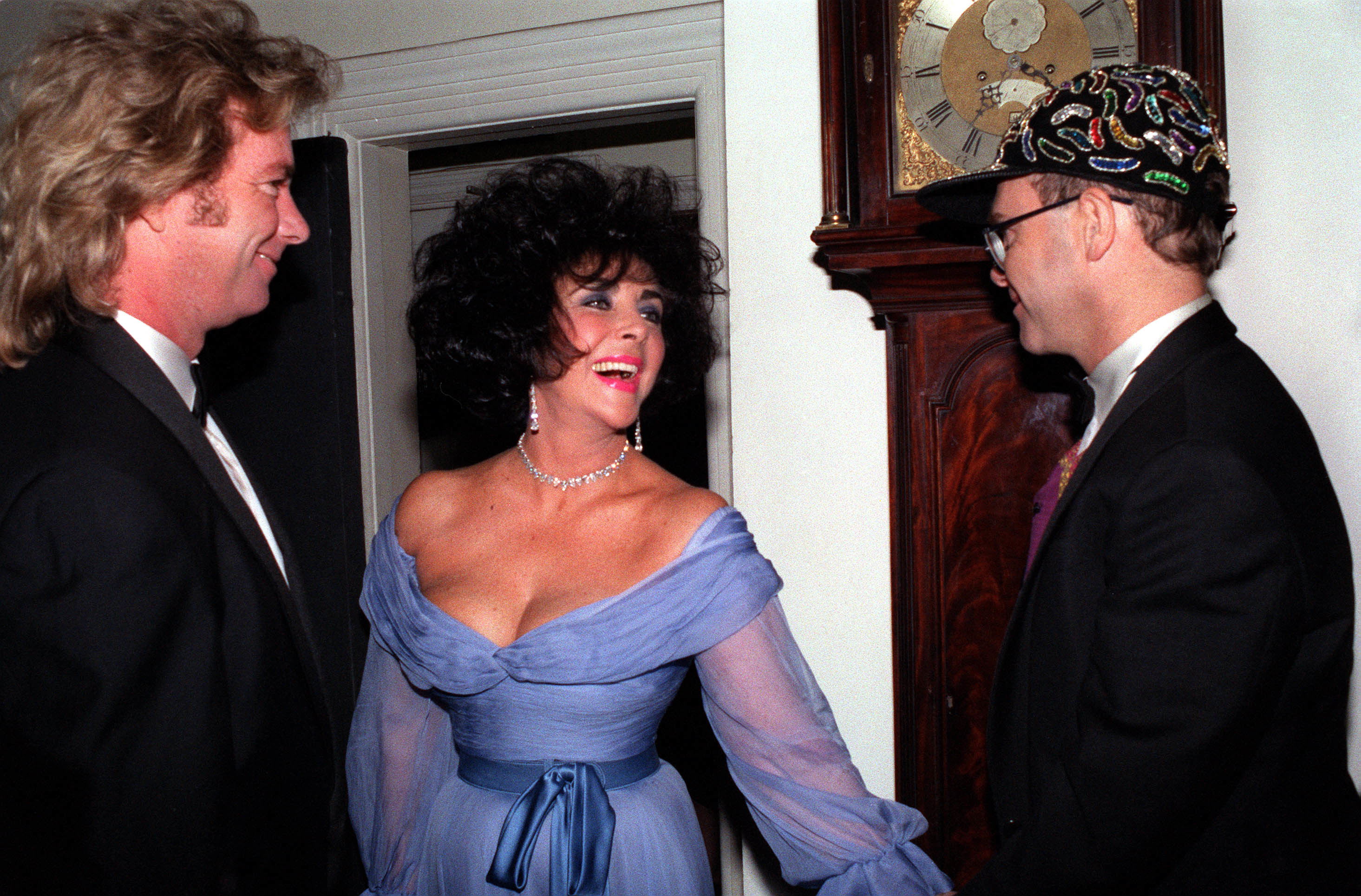 1991: Elton John (r) meet actress Elizabeth Taylor and her husband, Larry Fortensky