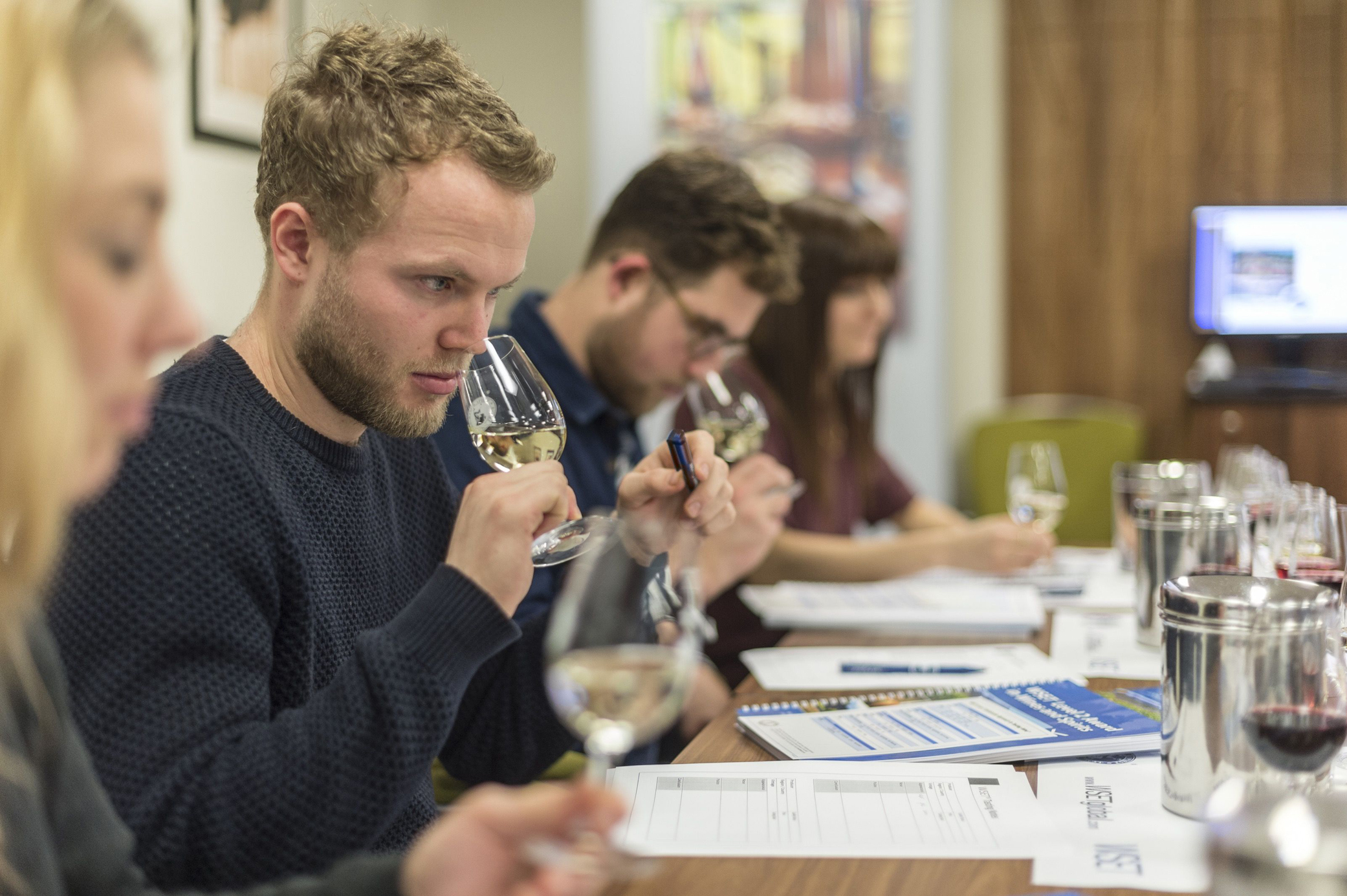 Wine enthusiasts, WSET wine course (WSET/PA)