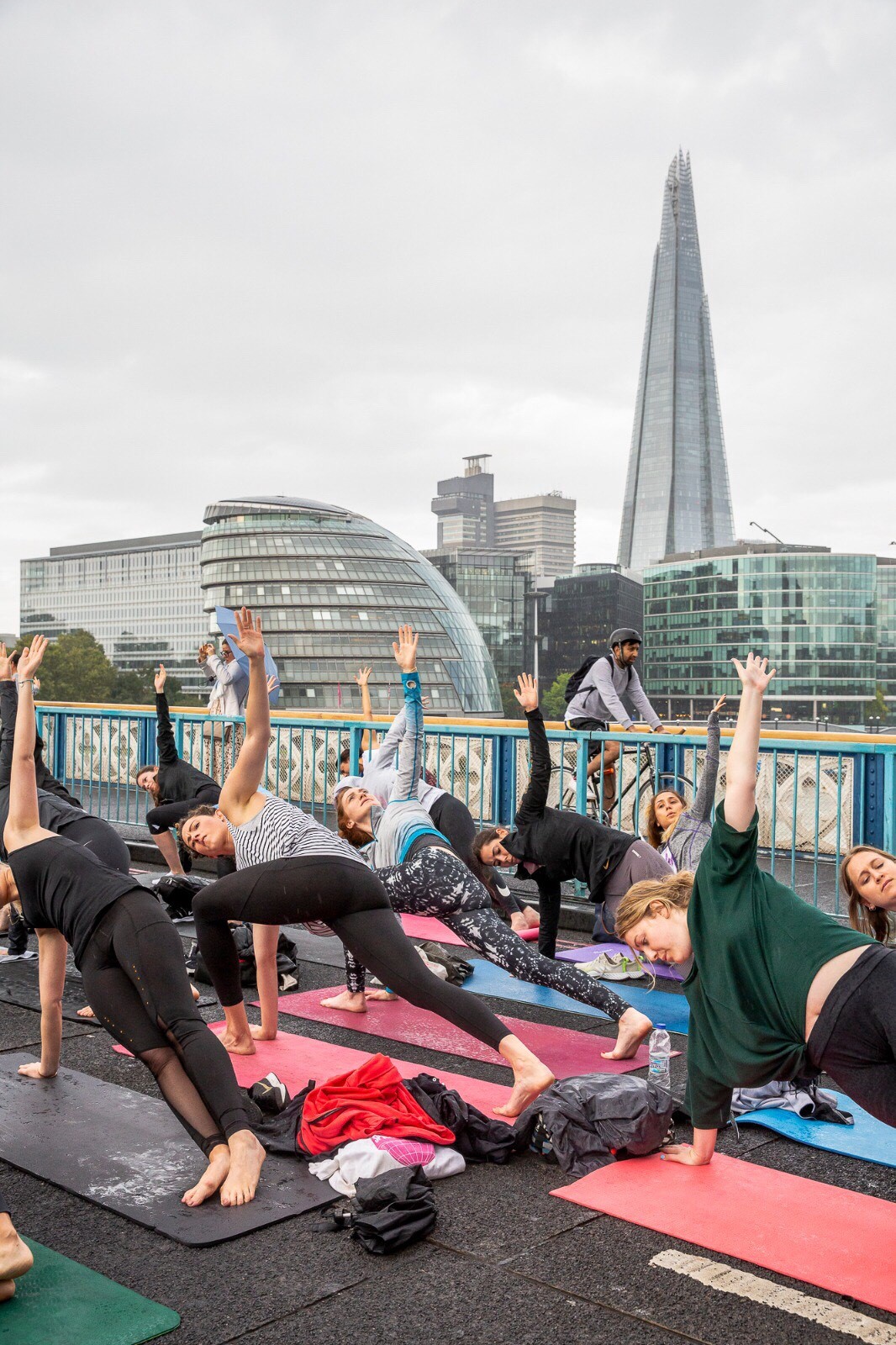 London Car Free Day: Tower Bridge shuts for mass yoga session - BBC News