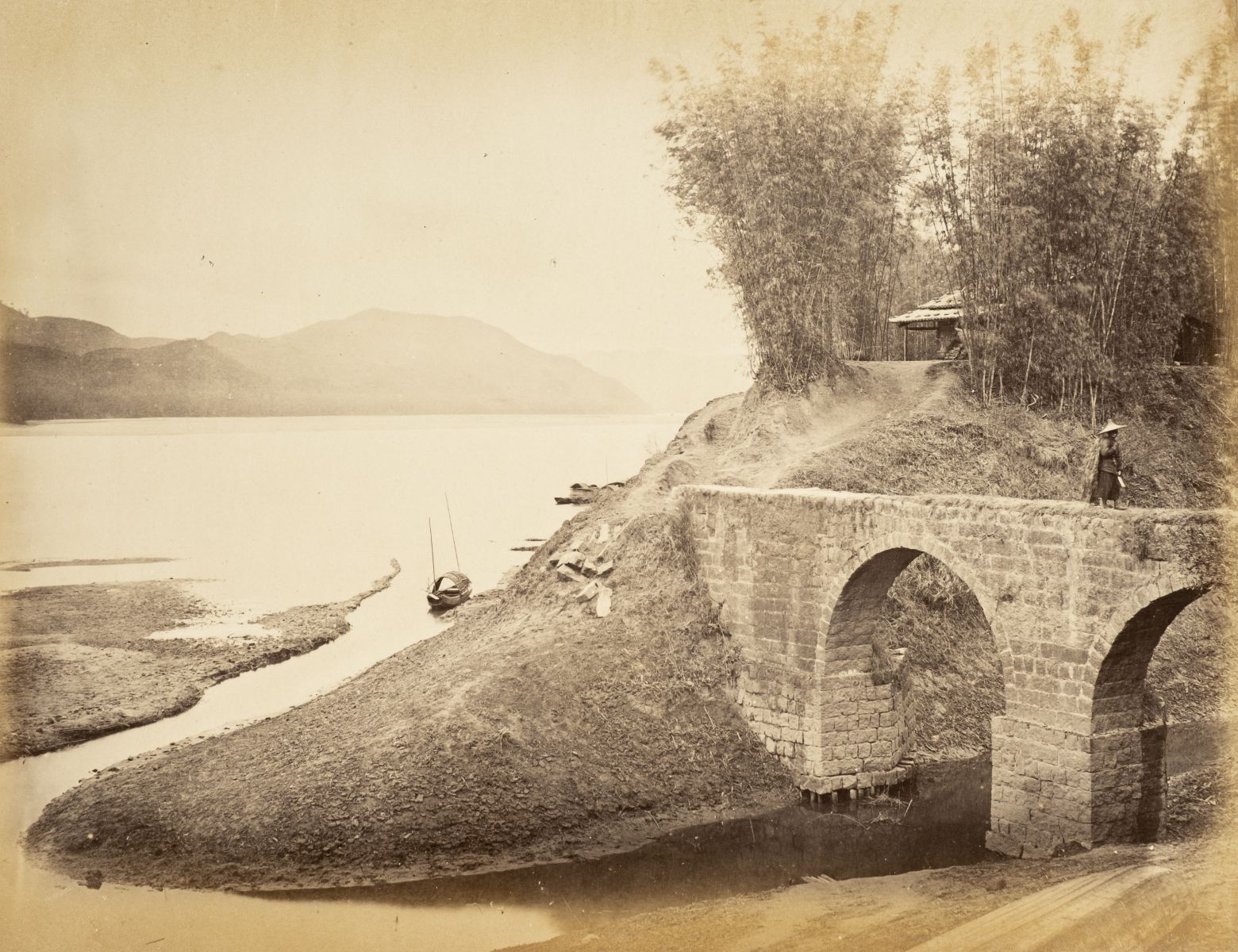 Photographs that appear in John Thomson’s photobook Views on the North River
