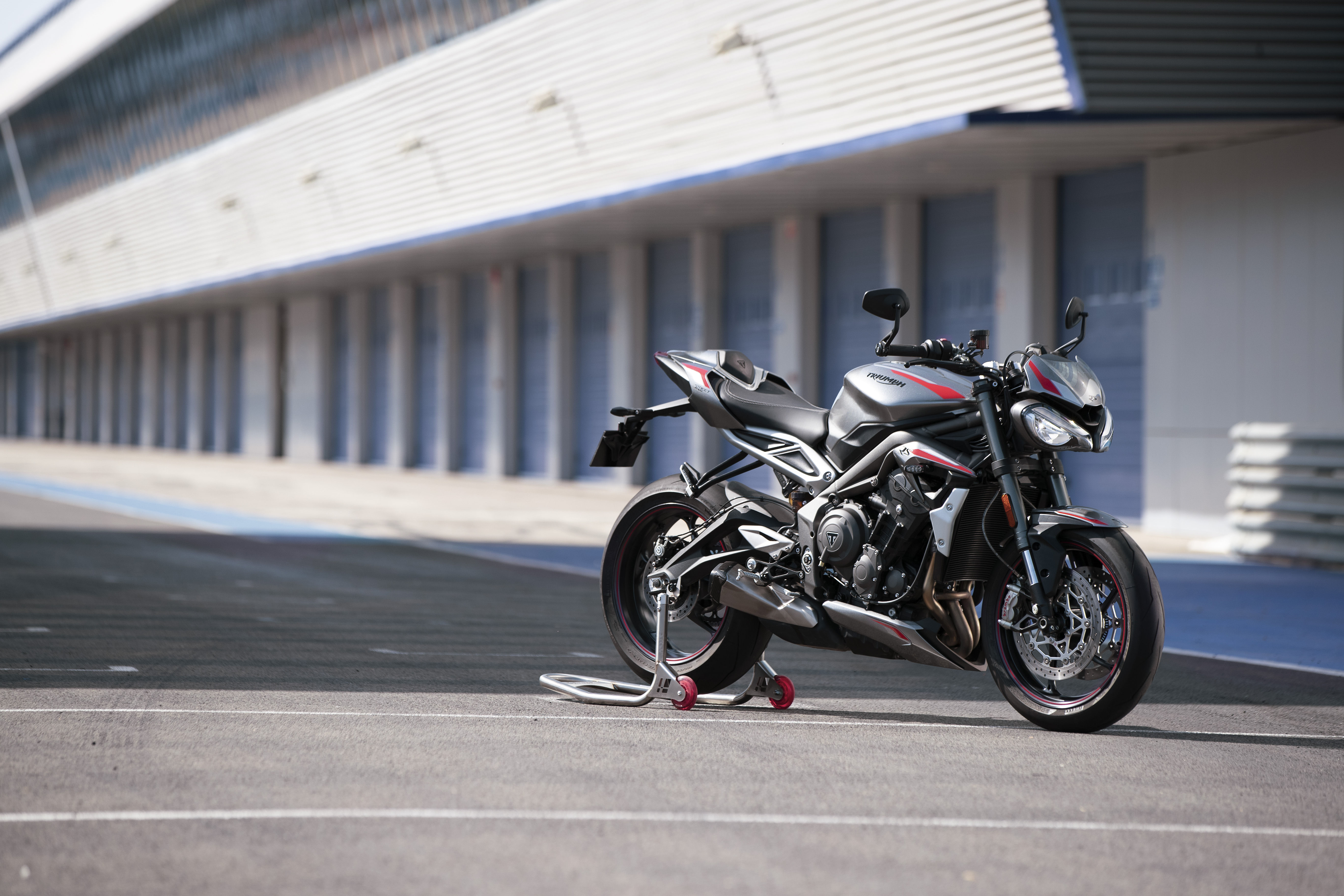 Triumph triple. Triumph Street Triple 765. Street Triple RS 2021. Триумф стрит трипл 765 RS. Triumph Street Triple RS 2021.