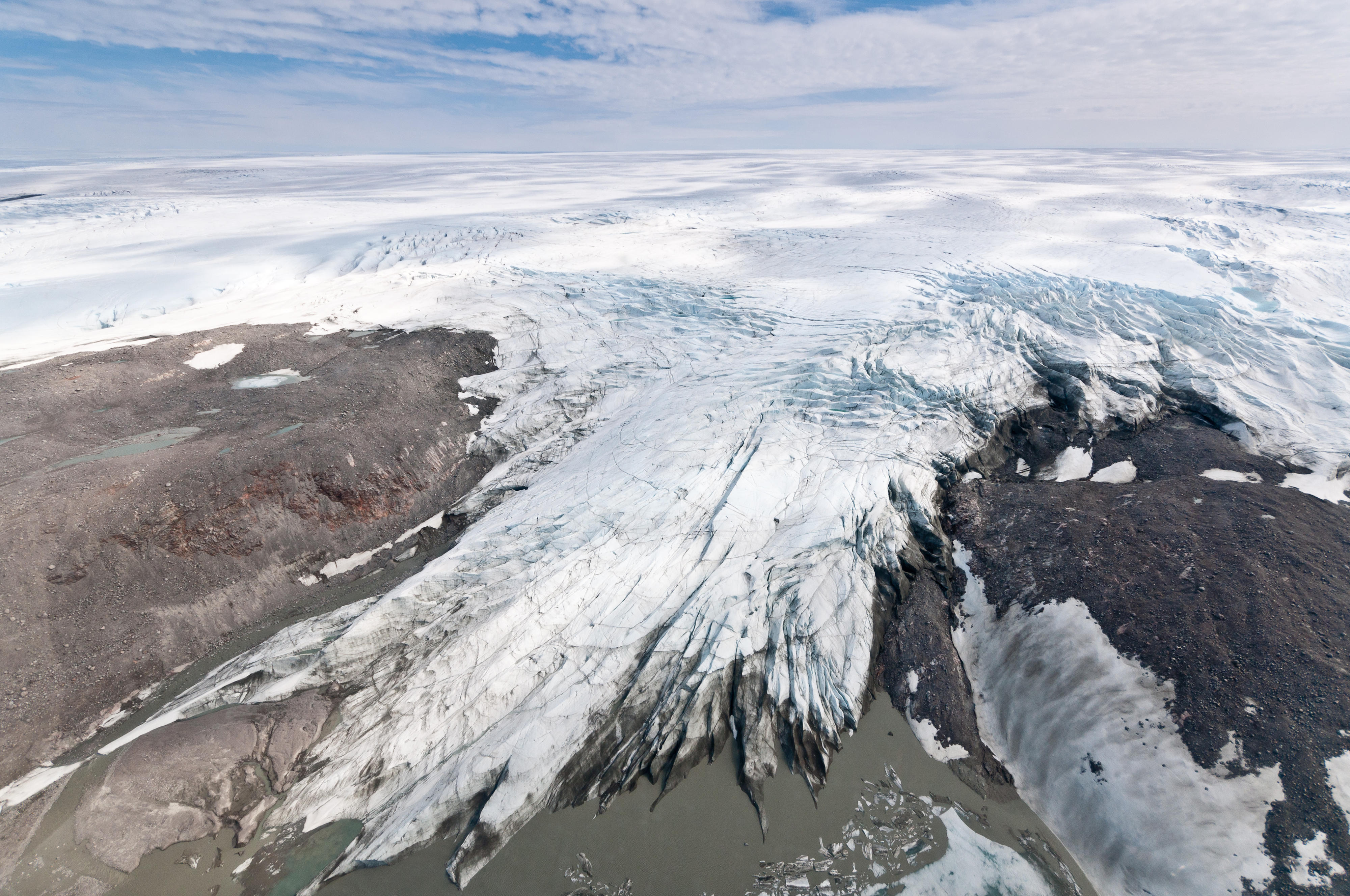 Длина реки гренландия. Вечная мерзлота Арктика. Ледяной щит Гренландии. Кровавый вулкан Антарктида. Шельфовый ледник Мак-мёрдо.