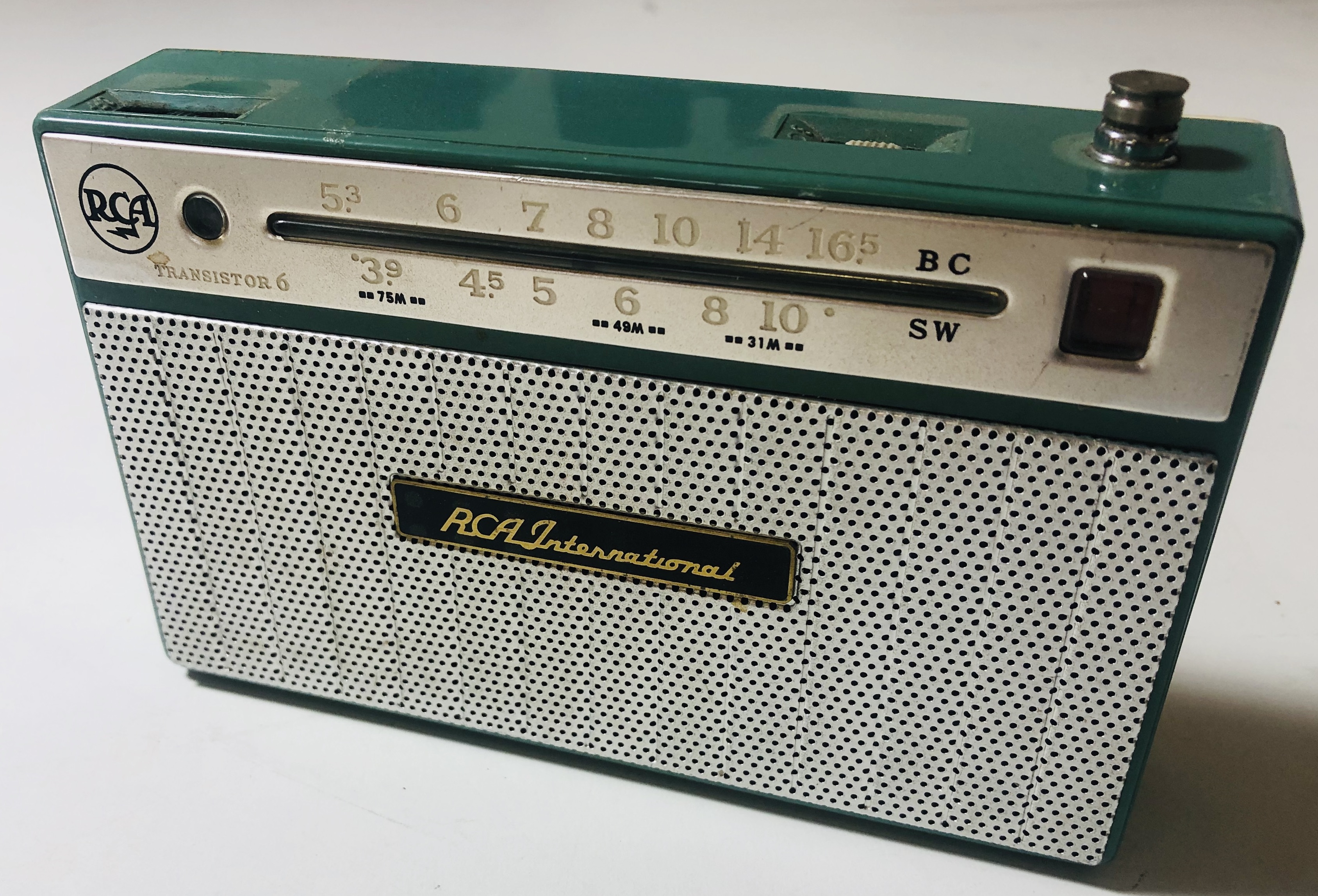 A radio once owned by Elvis Presley is going under-the-hammer 